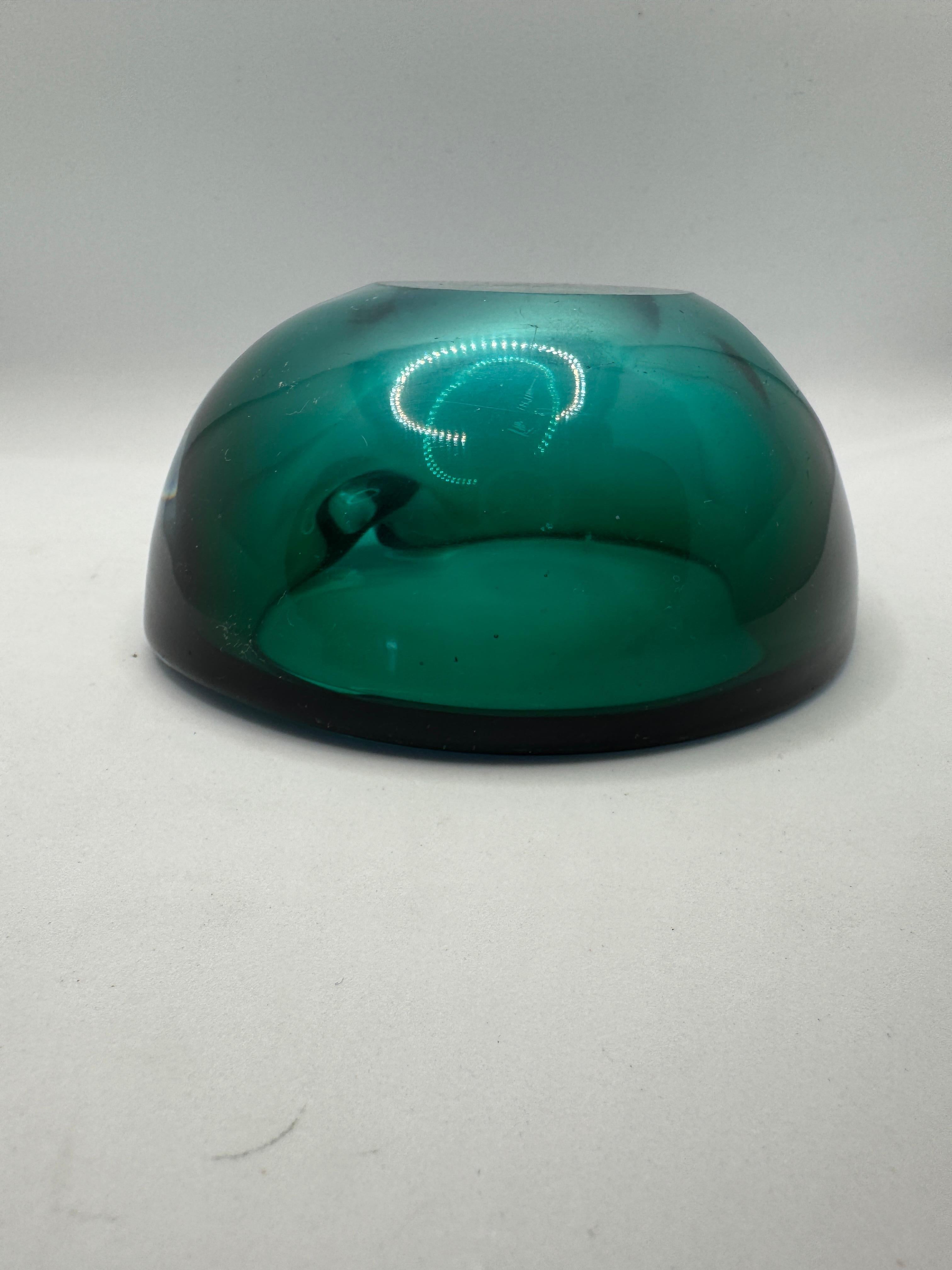 Cendrier en verre vert de Murano des années 1960/70 en vente 13
