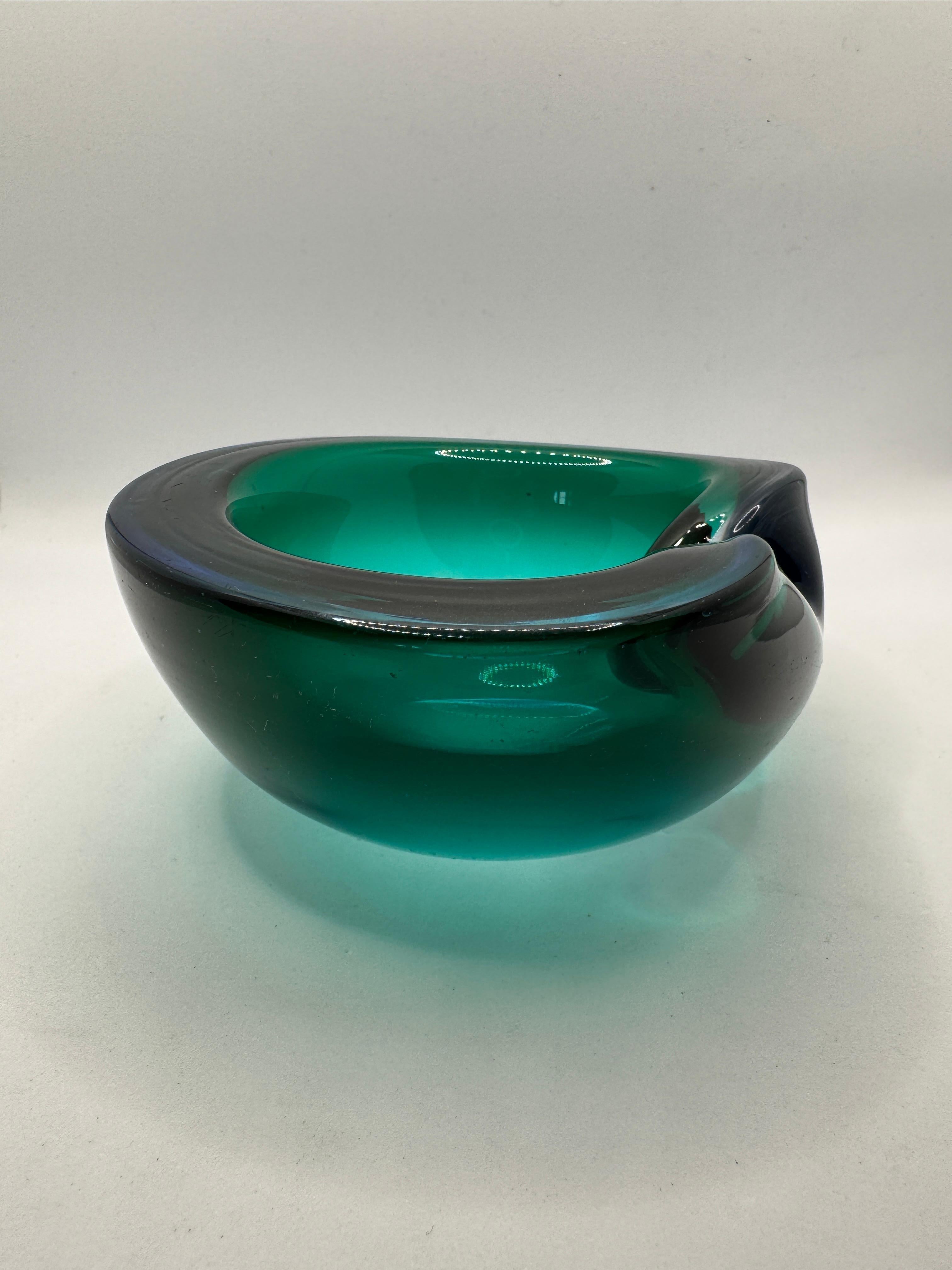 italien Cendrier en verre vert de Murano des années 1960/70 en vente