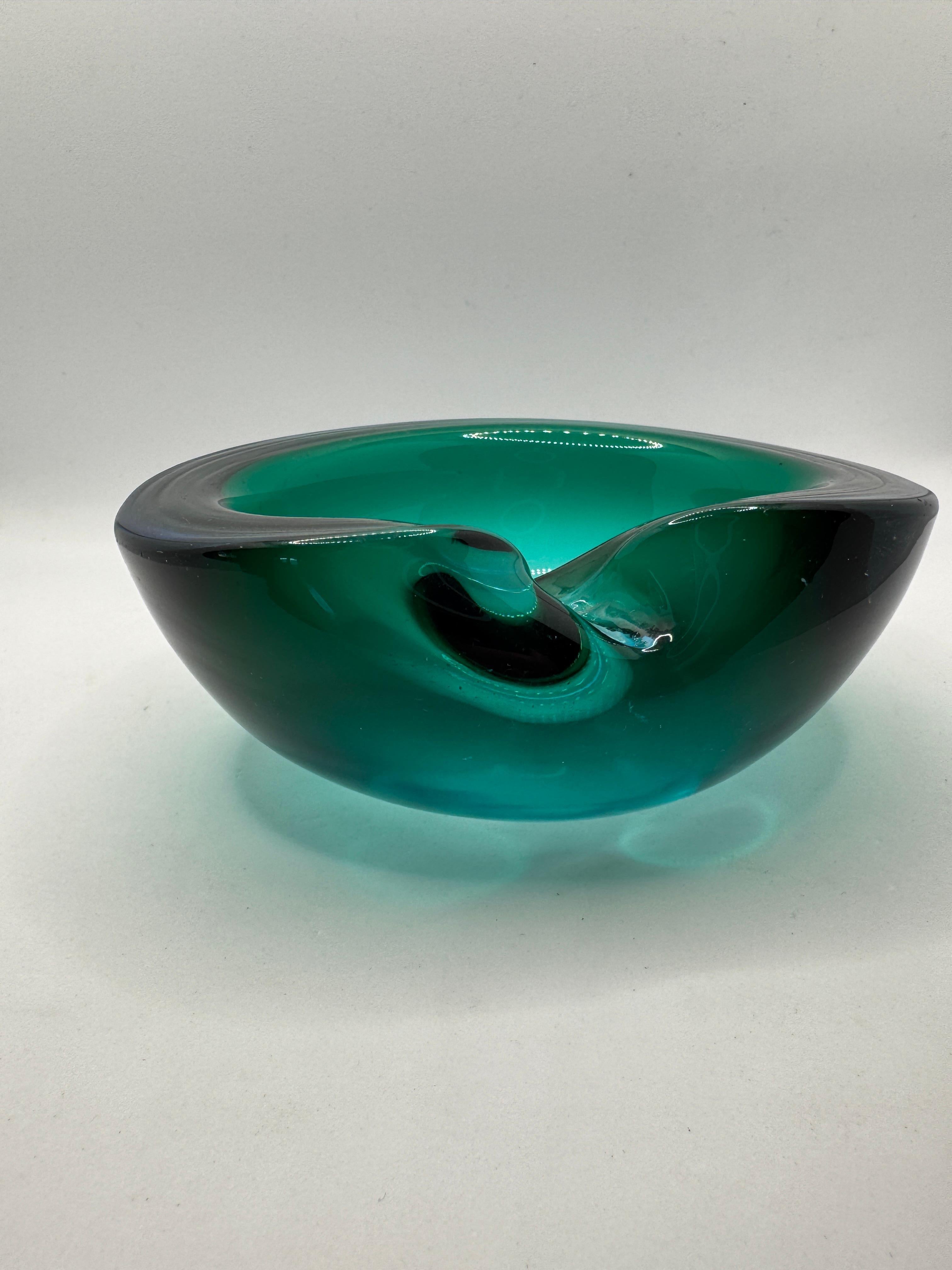 20ième siècle Cendrier en verre vert de Murano des années 1960/70 en vente