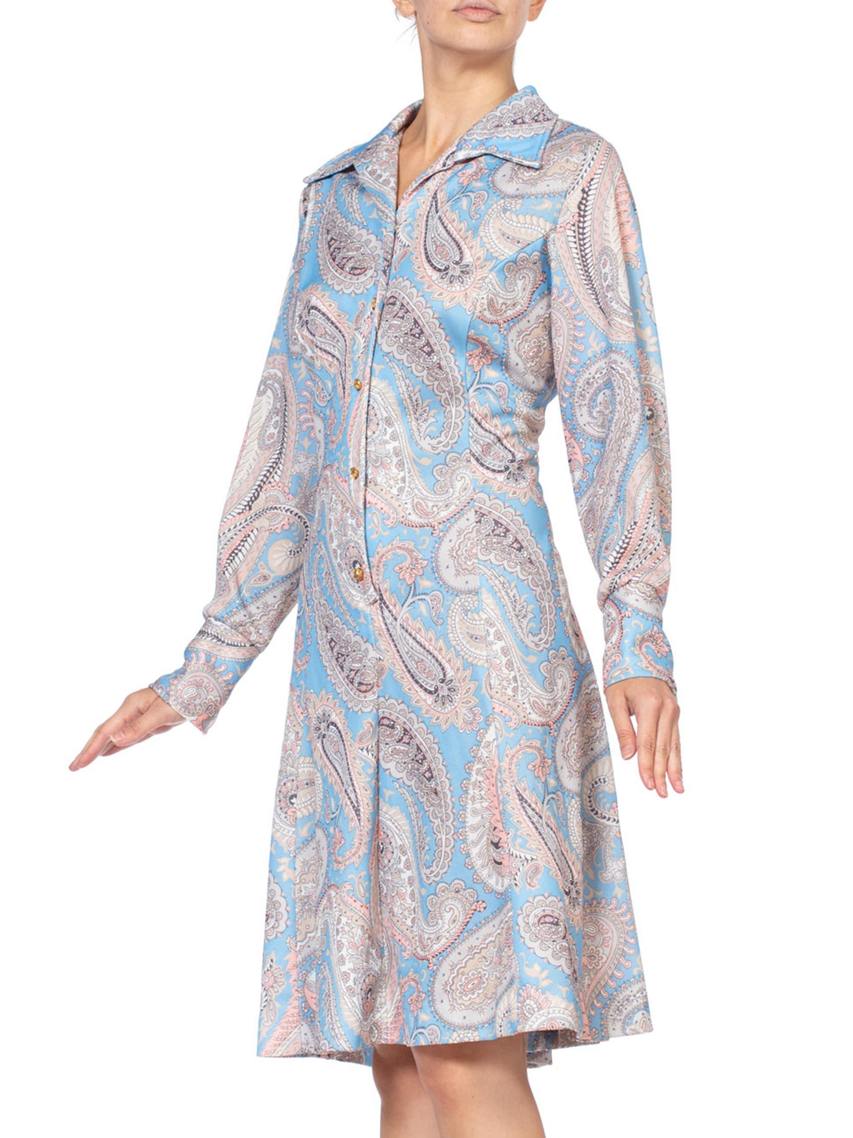 Robe en polyester piqué à imprimé cachemire pastel des années 1970 XL Pour femmes en vente