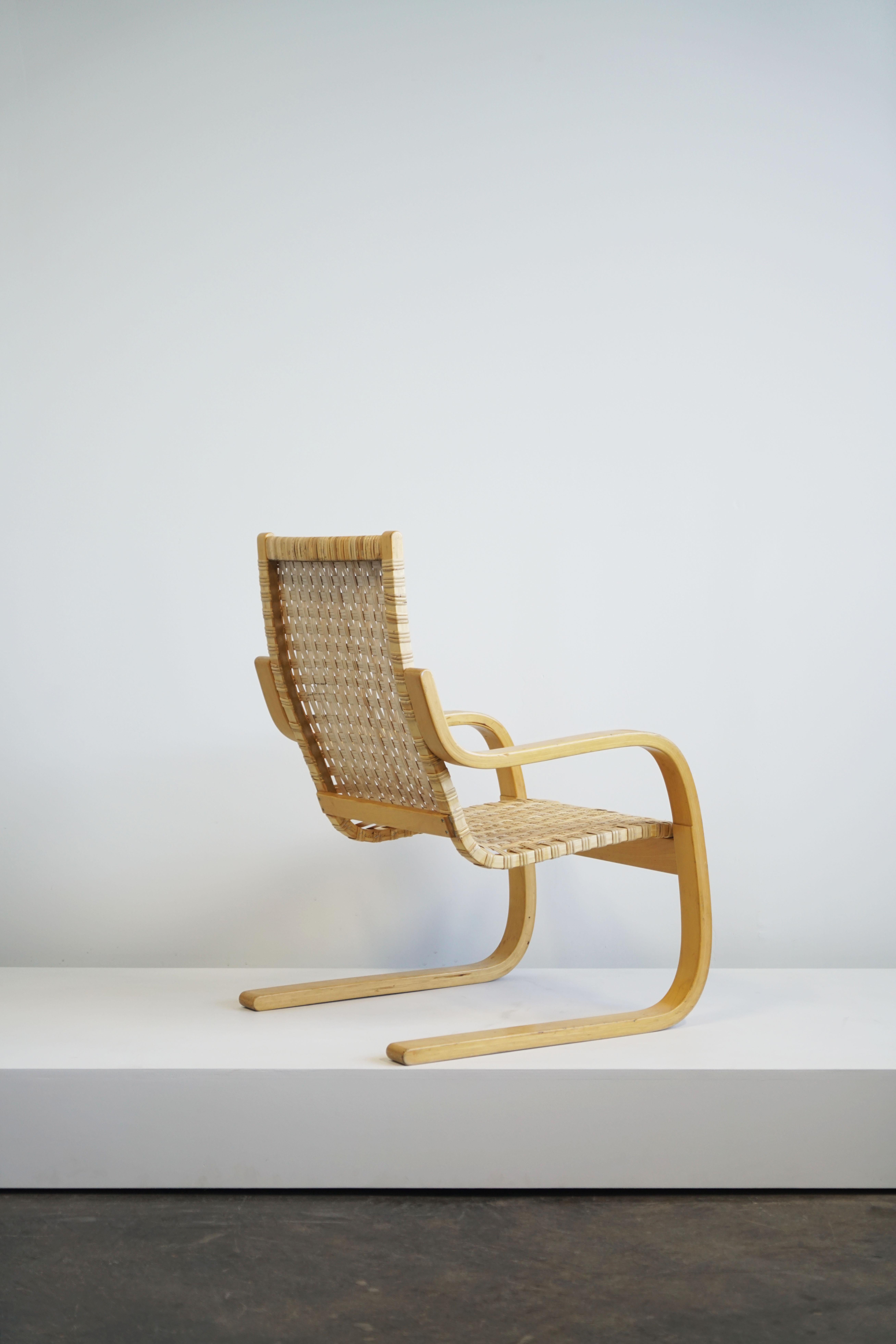 1960 Alvar Aalto Cantilever Chair Model 406 by Artek in Birch and Cane Webbing For Sale 3
