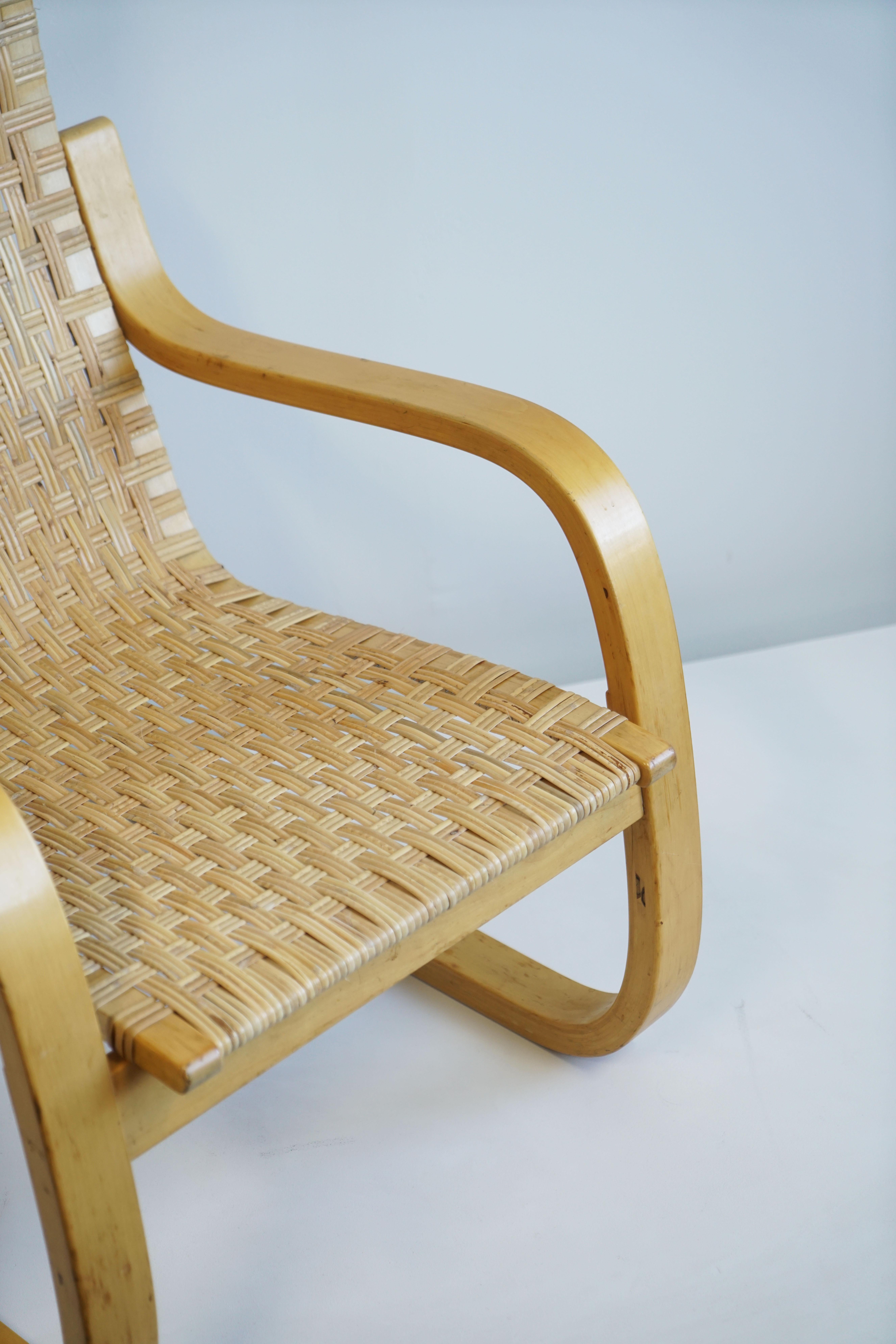 1960 Alvar Aalto Cantilever Chair Model 406 by Artek in Birch and Cane Webbing In Good Condition For Sale In Chicago, IL