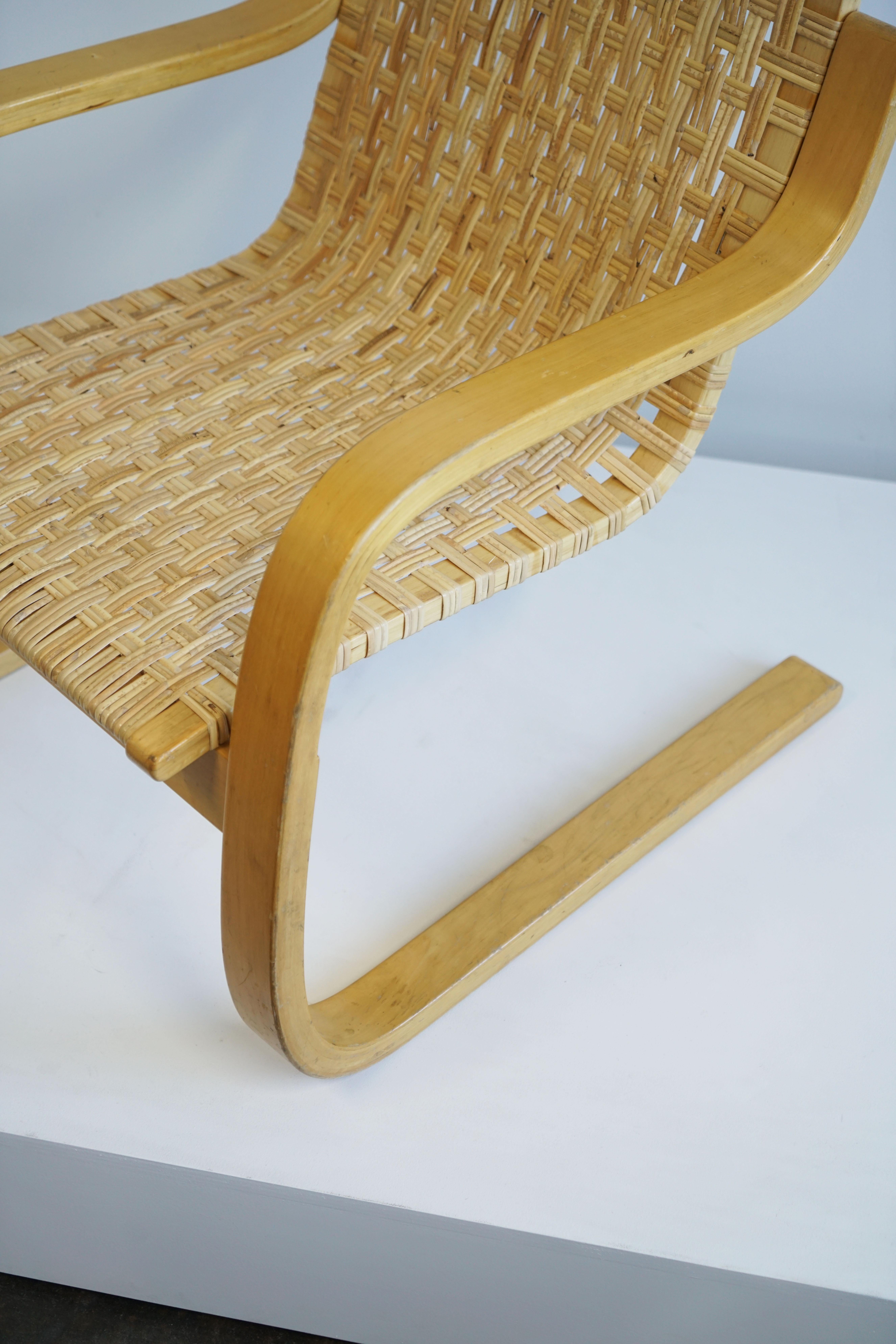 1960 Alvar Aalto Cantilever Chair Model 406 by Artek in Birch and Cane Webbing In Good Condition For Sale In Chicago, IL