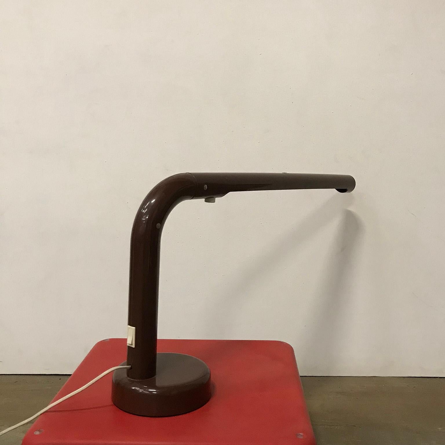 Mid-Century Modern Anders Pehrson pour Atelje Lyktan, Suède, lampe de bureau tube en plastique brun, 1960 en vente