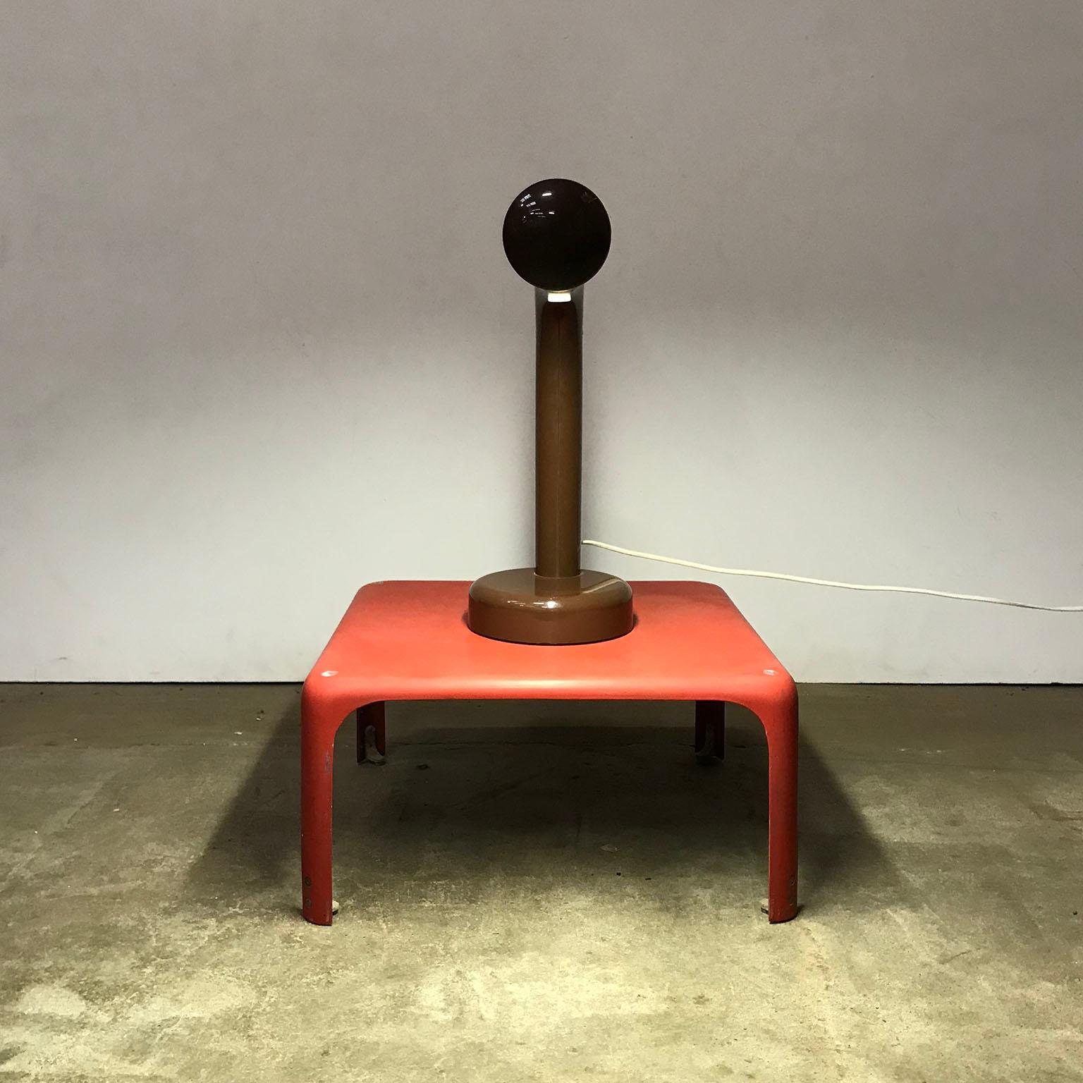 Anders Pehrson pour Atelje Lyktan, Suède, lampe de bureau tube en plastique brun, 1960 en vente 1