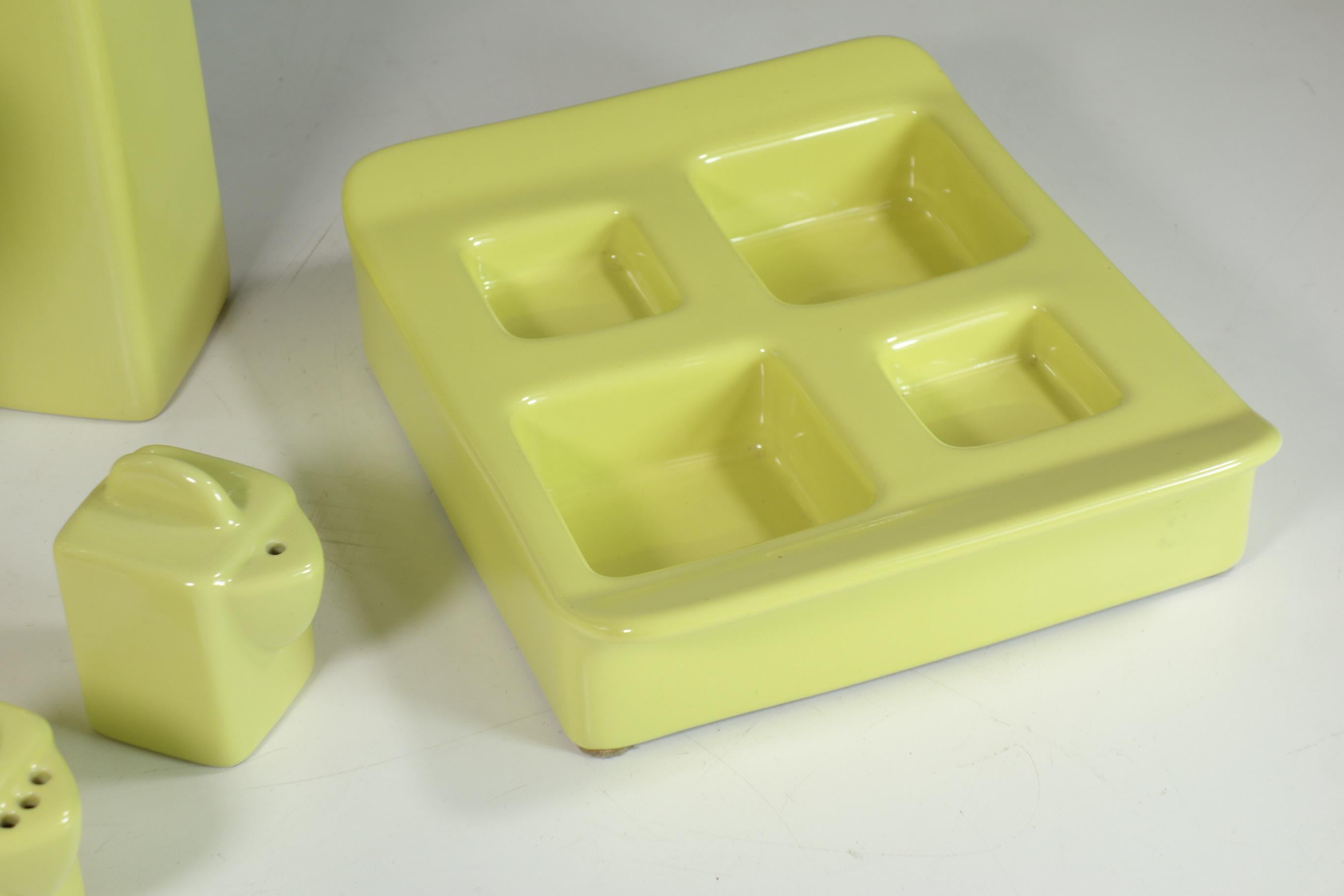 italien 1960 Angelo Mangiarotti Brambilla Yellow Ceramic Set of Oil en vente
