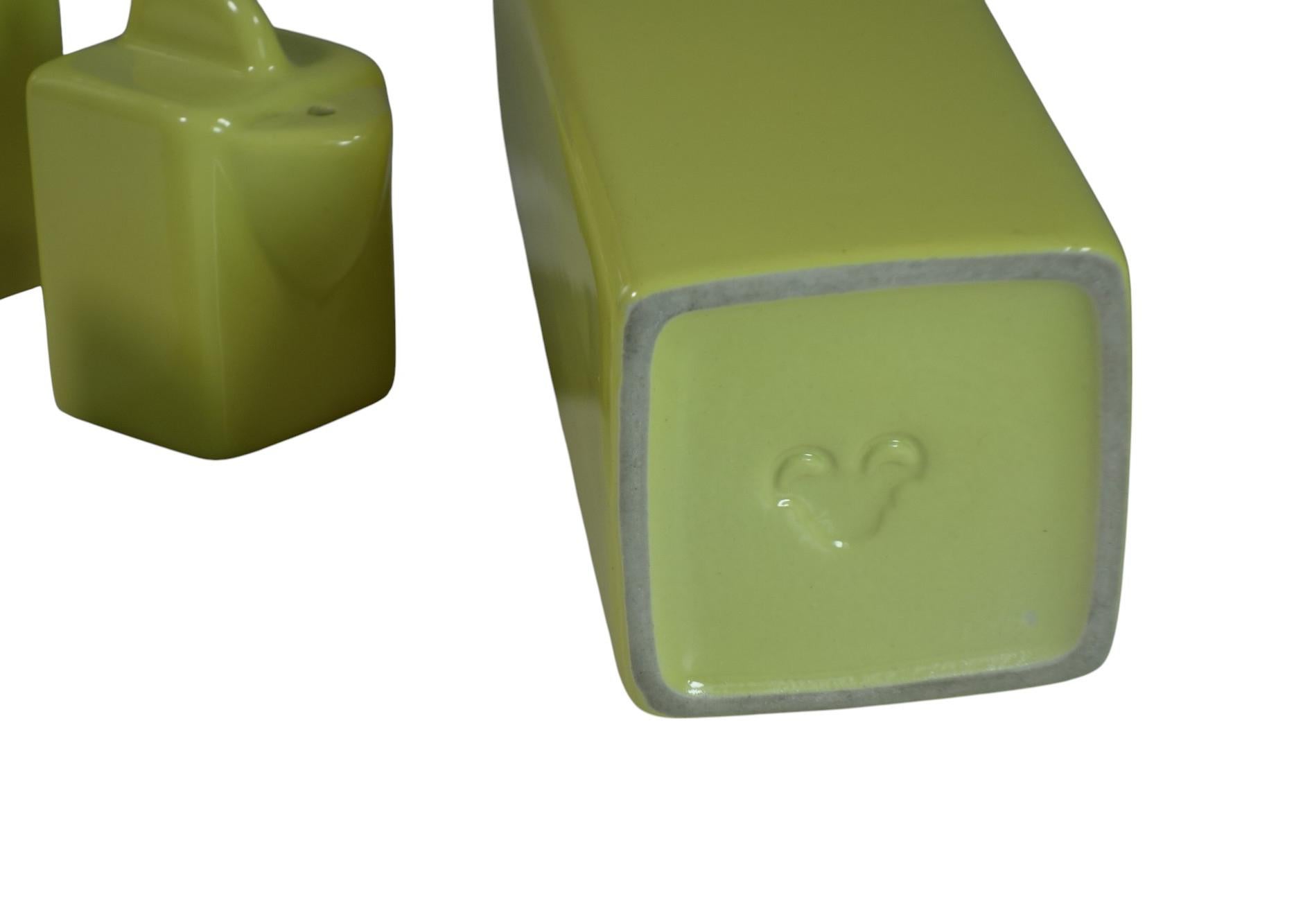 Céramique 1960 Angelo Mangiarotti Brambilla Yellow Ceramic Set of Oil en vente