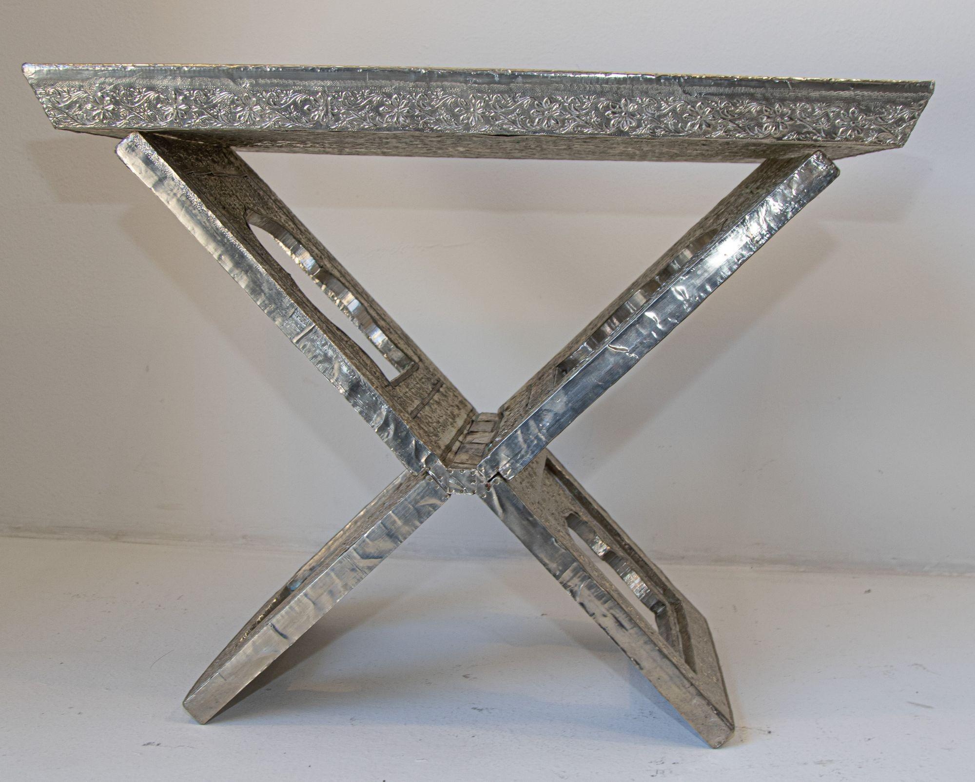 1960 Anglo-Indian silver wrapped clad folding tray table.
Vintage Anglo-Indian silver wrapped clad tray table. Anglo Raj side table hand-hammered with repousse silver metal work over wood very nice and unusual.
Great vintage Anglo-Indian silver