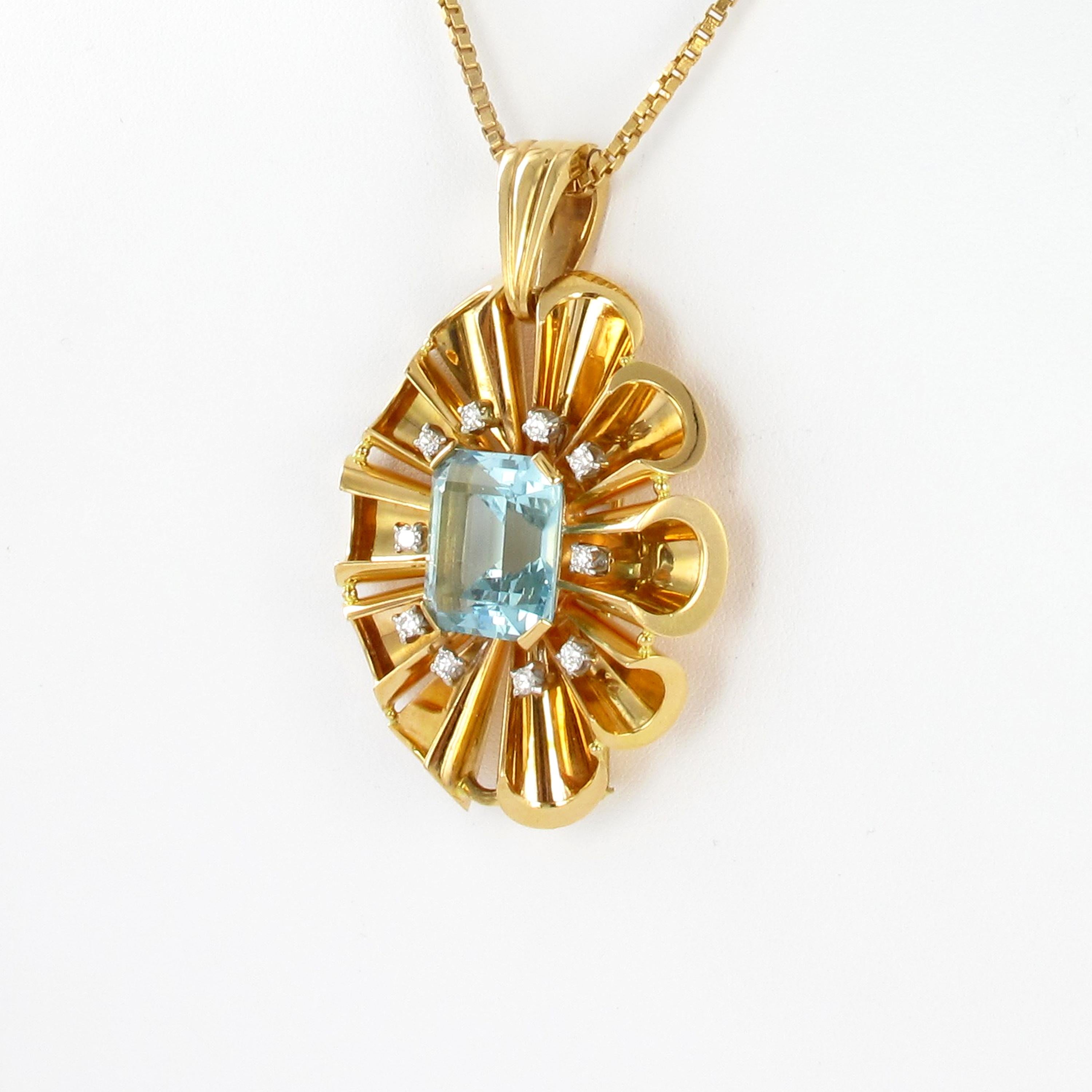 Cool aquamarine and diamond pendant / brooch from the 1960. Outstanding design in red gold 18kt. Center set with an emerald cut aquamarine of approximate 13 ct. Surrounded by 10 full brilliant cut diamonds of approximate 0.30 ct in total. Additional