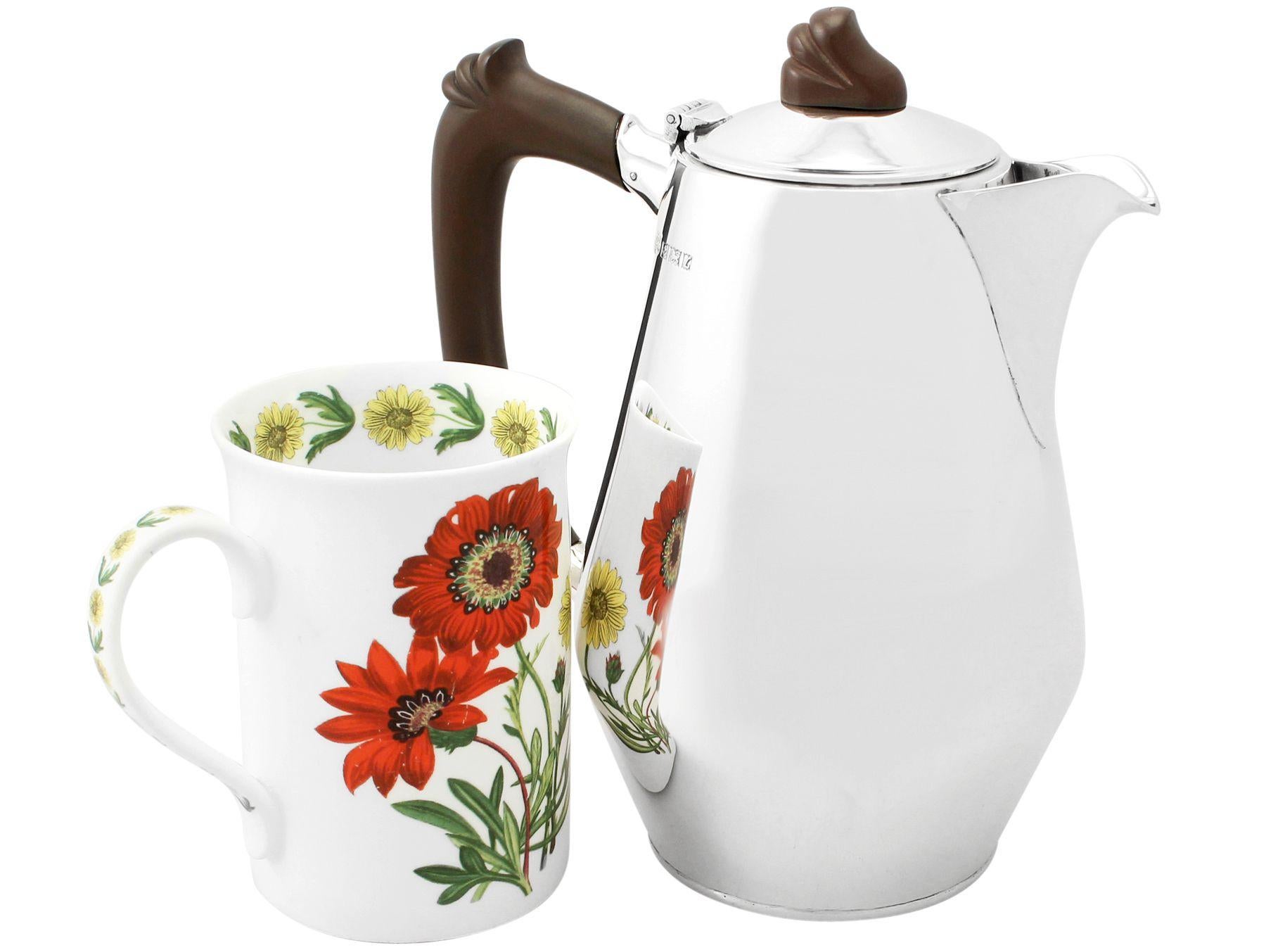 A fine and impressive vintage Elizabeth II English sterling silver coffee jug in the Art Deco style; an addition to our silver teaware collection.

This fine vintage Elizabeth II sterling silver coffee jug has a plain circular rounded form in the