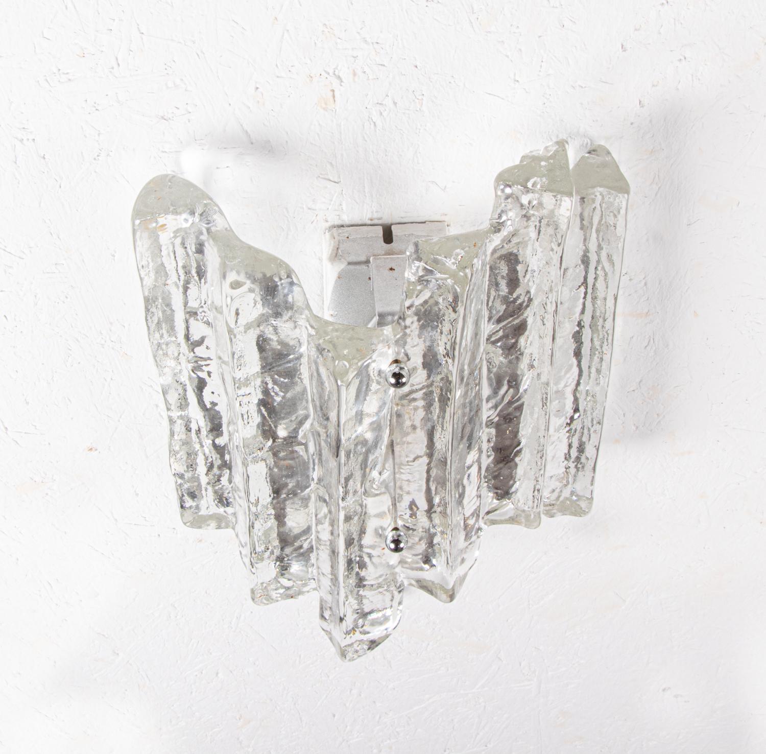 1 (of 2) Pair of  Kalmar Wall Sconces Frosted Glass and Chrome, Austria 1960s In Good Condition For Sale In Niederdorfelden, Hessen