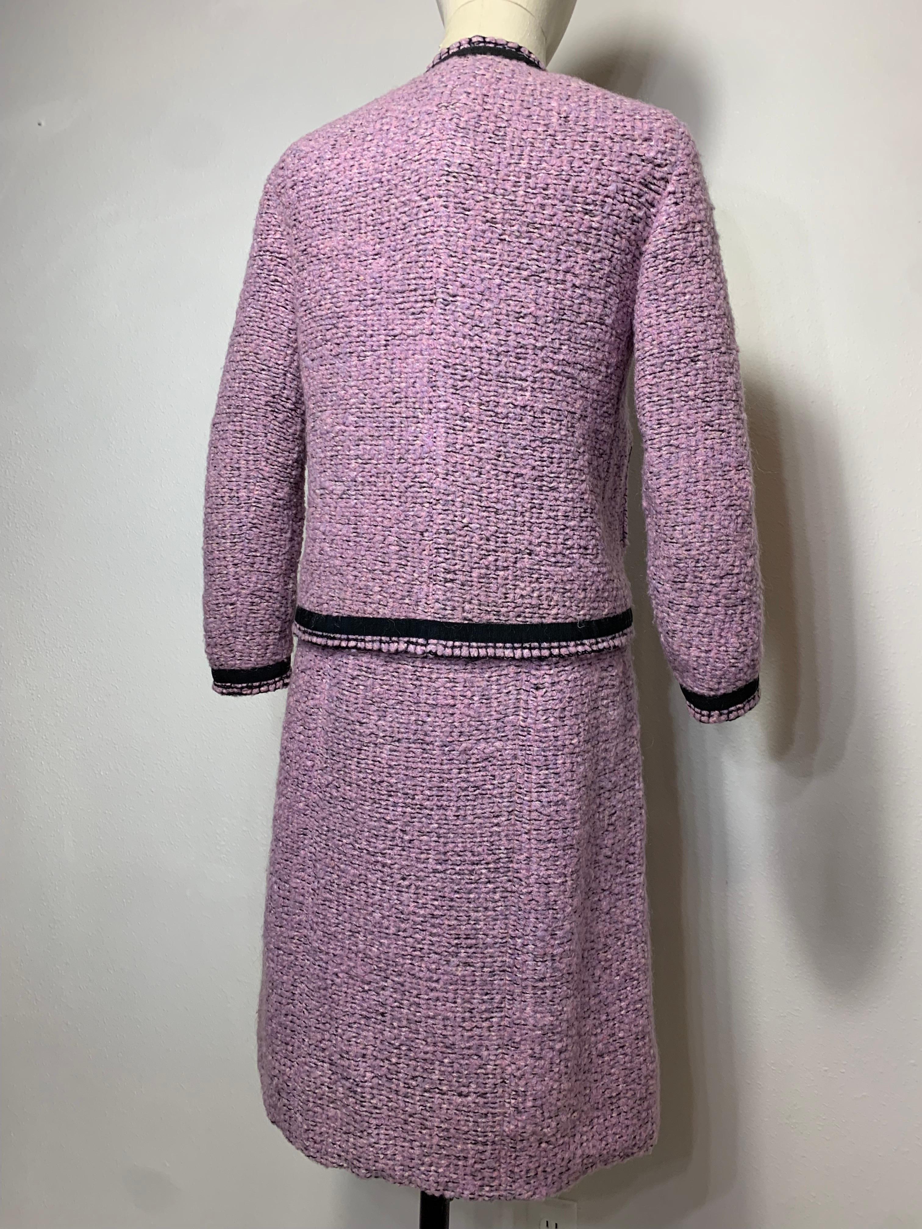 Tailleur jupe en tweed lavande documenté Chanel Haute Couture automne/hiver 1960  en vente 6