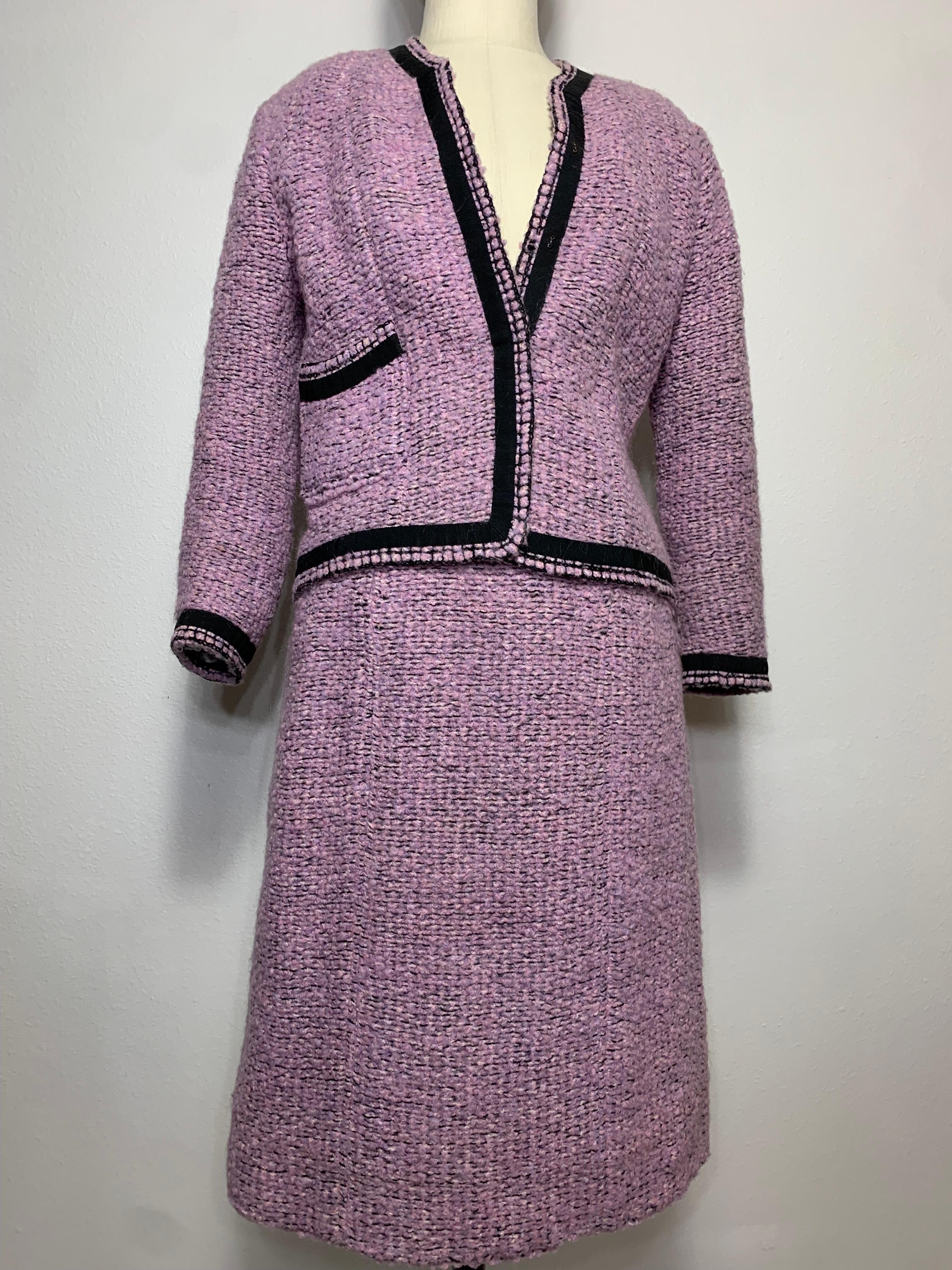 Tailleur jupe en tweed lavande documenté Chanel Haute Couture automne/hiver 1960  en vente 7
