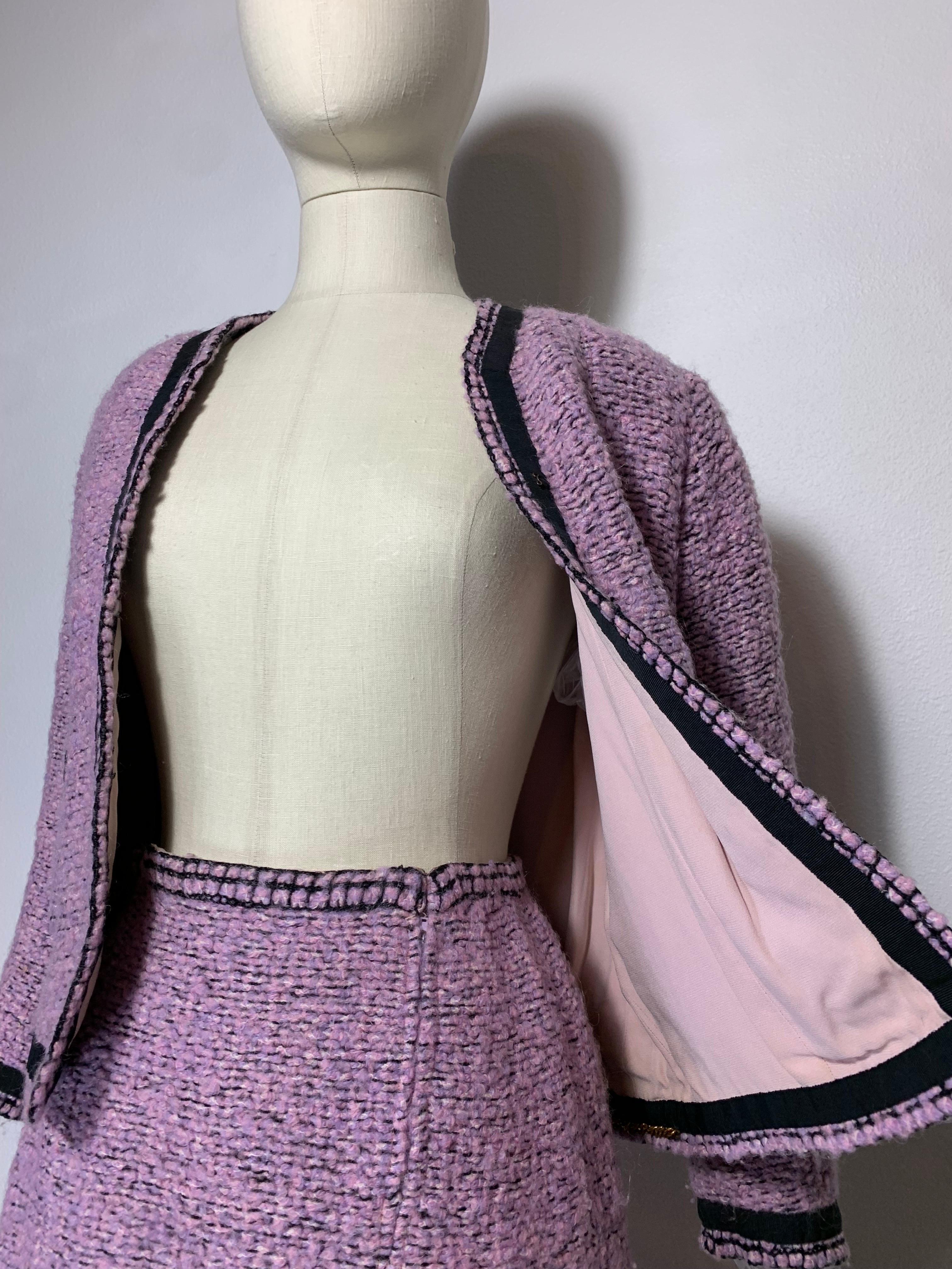 Tailleur jupe en tweed lavande documenté Chanel Haute Couture automne/hiver 1960  en vente 9