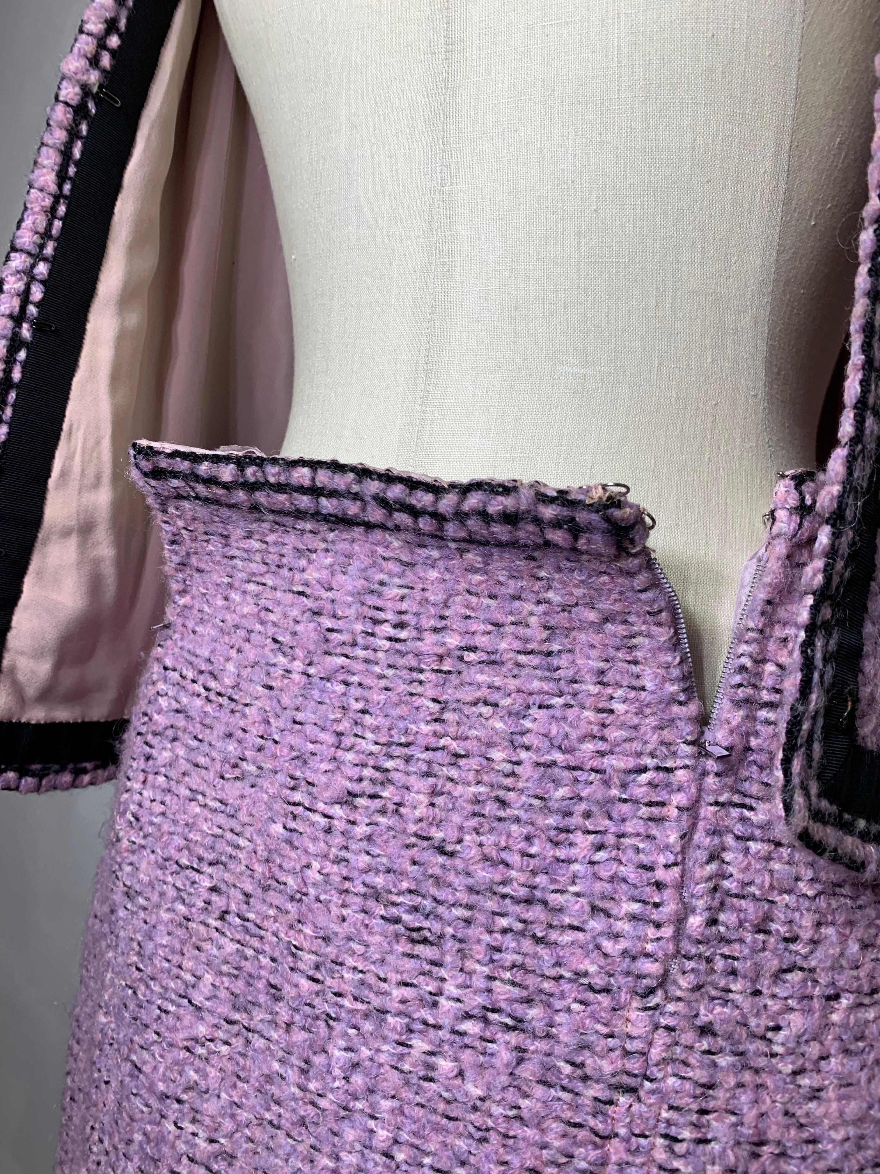 Tailleur jupe en tweed lavande documenté Chanel Haute Couture automne/hiver 1960  en vente 10