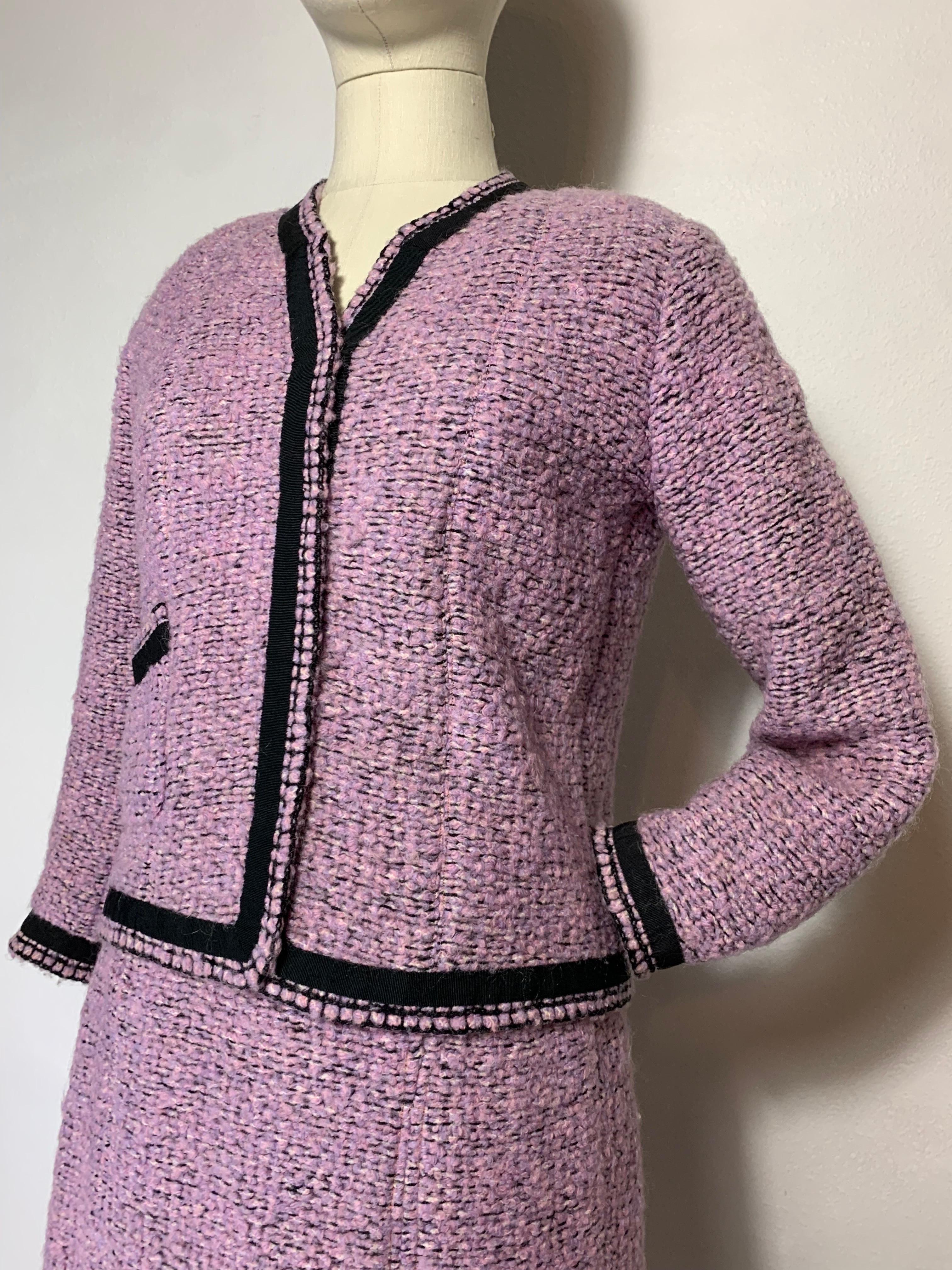 Tailleur jupe en tweed lavande documenté Chanel Haute Couture automne/hiver 1960  en vente 3