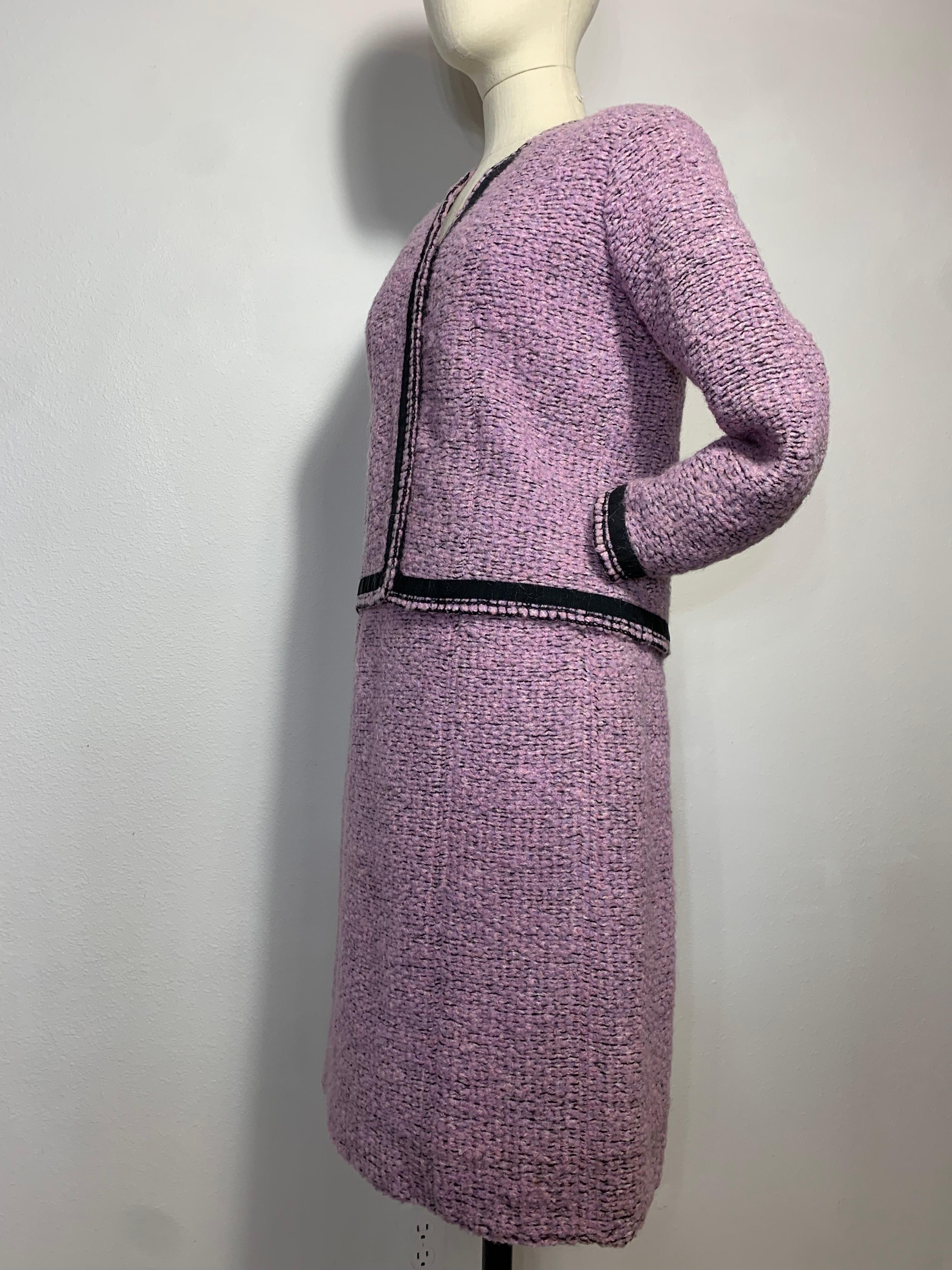 Tailleur jupe en tweed lavande documenté Chanel Haute Couture automne/hiver 1960  en vente 5