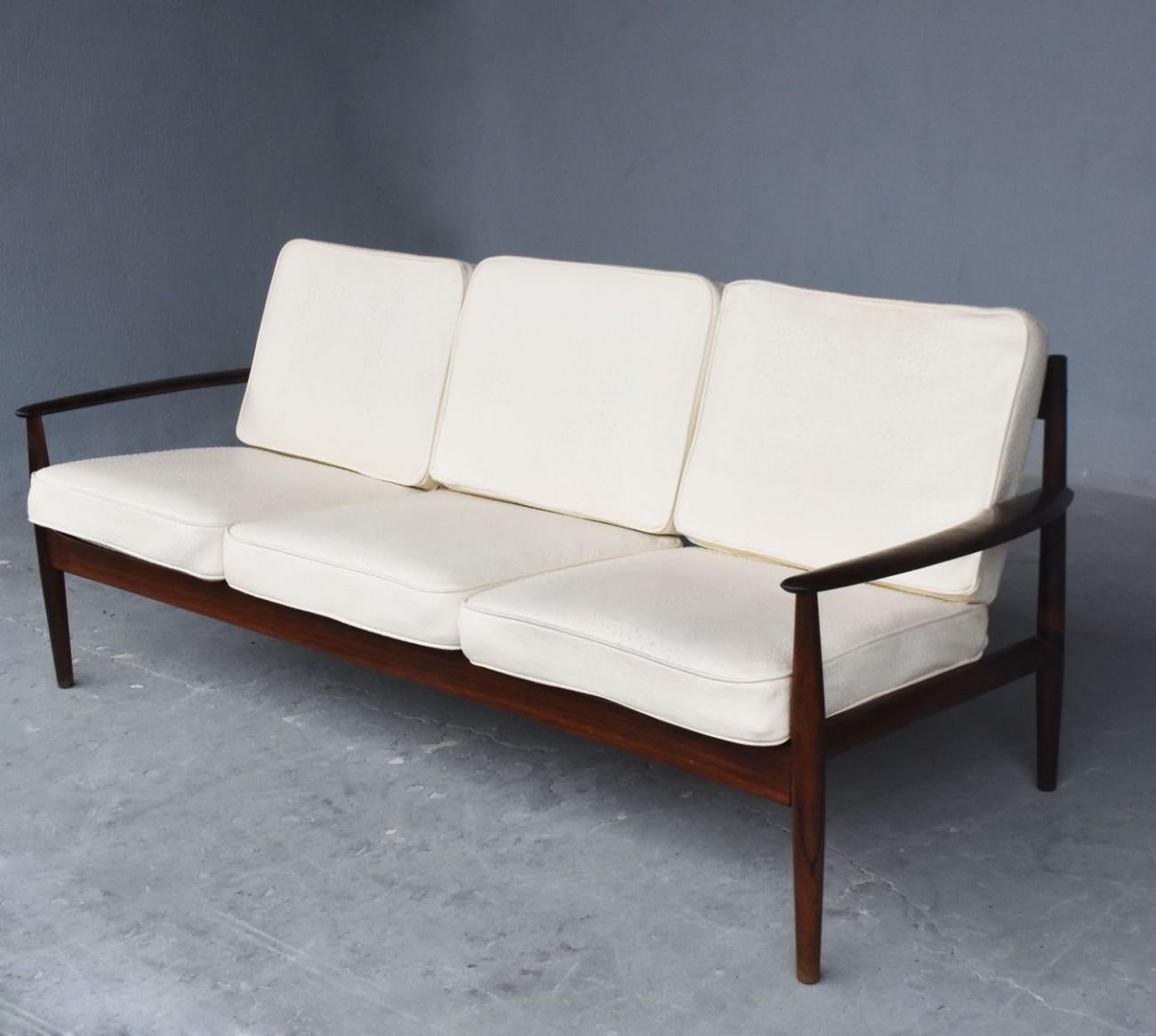 Bench model 118 in Brazilian rosewood by Grete Jalk for France & Sons, 1960s. A pair of armchairs goes with this seat sold separately see photos. Cushions redone simili ostrich leather.