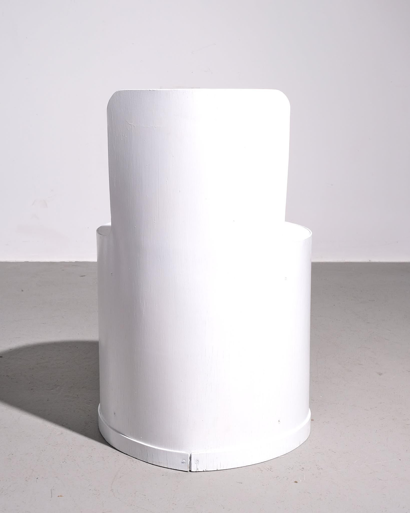 Bernard Holdaway: Six Tomotom Chairs in White, 1960

A set of six Tomotom chairs designed by Bernard Holdaway in 1960, manufactured by Hull Traders during Shirley Craven's tenure. Made from industrial cardboard tubing and finished with white enamel