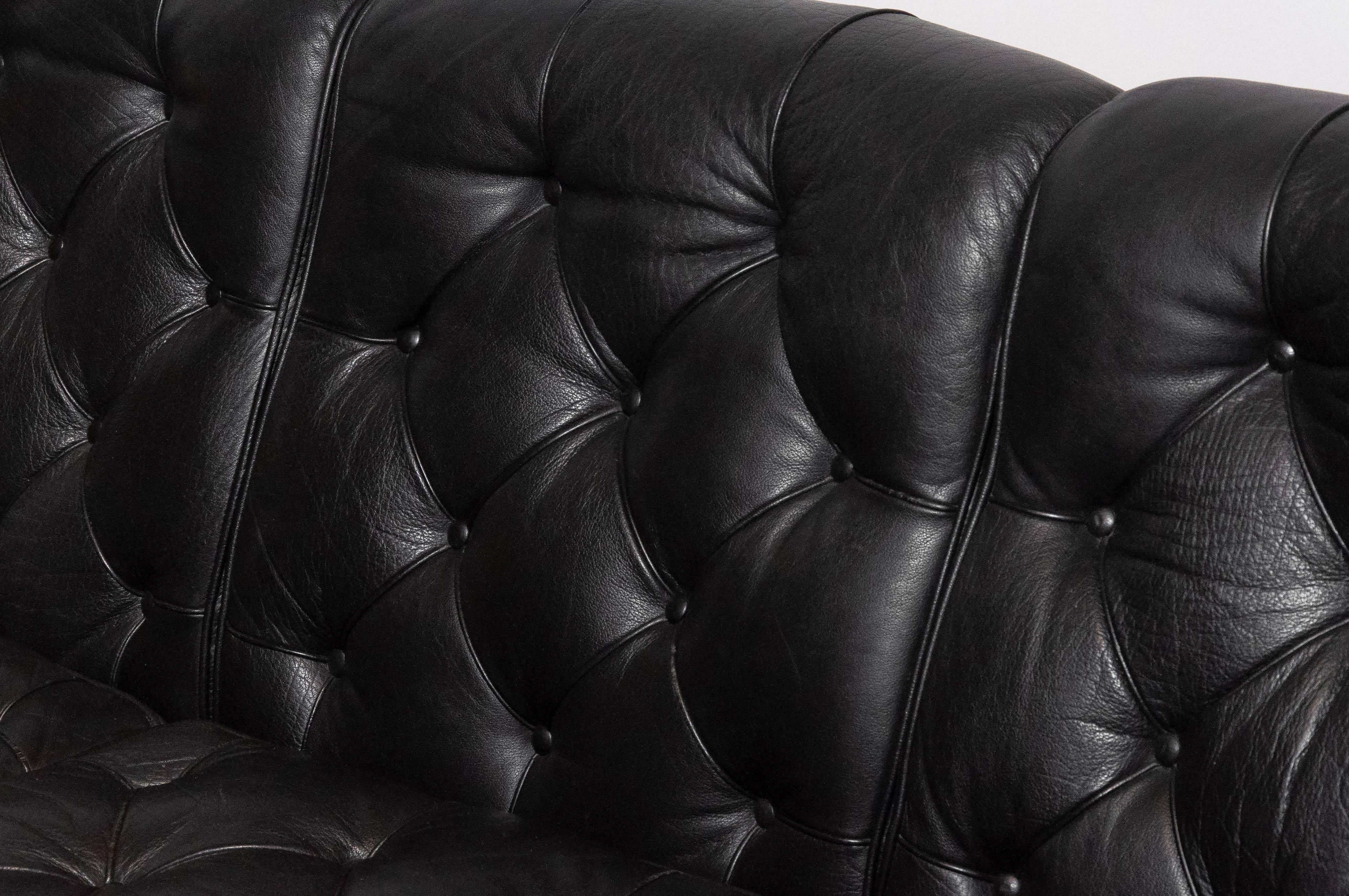 1960 Black Leather Chesterfield Model 'Jupiter' Three Seater Sofa by Arne Norell In Good Condition For Sale In Silvolde, Gelderland