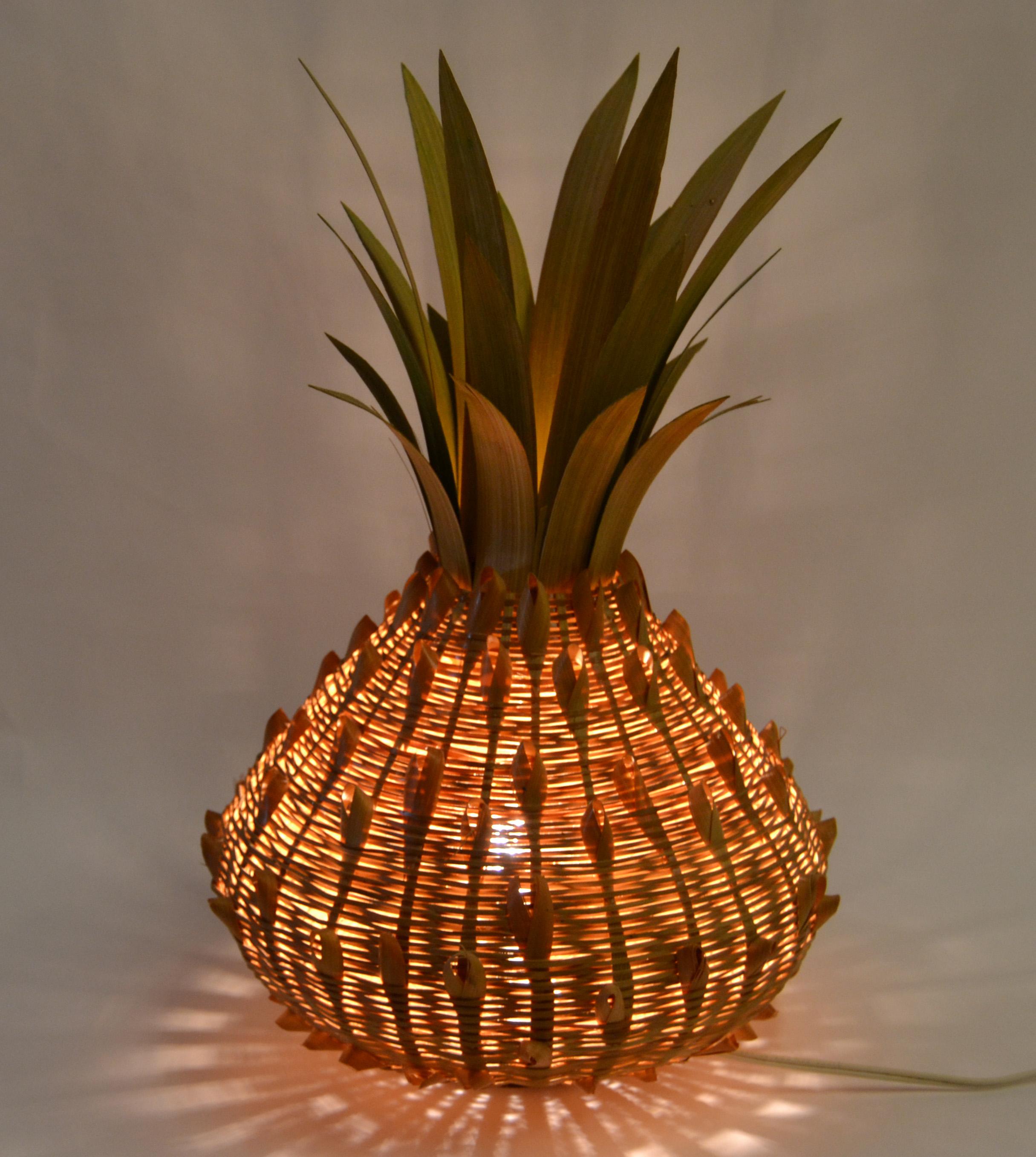 1960 Bohemian Handmade Rattan Cane Wood Pineapple Tischlampe Mid-Century Modern (amerikanisch) im Angebot