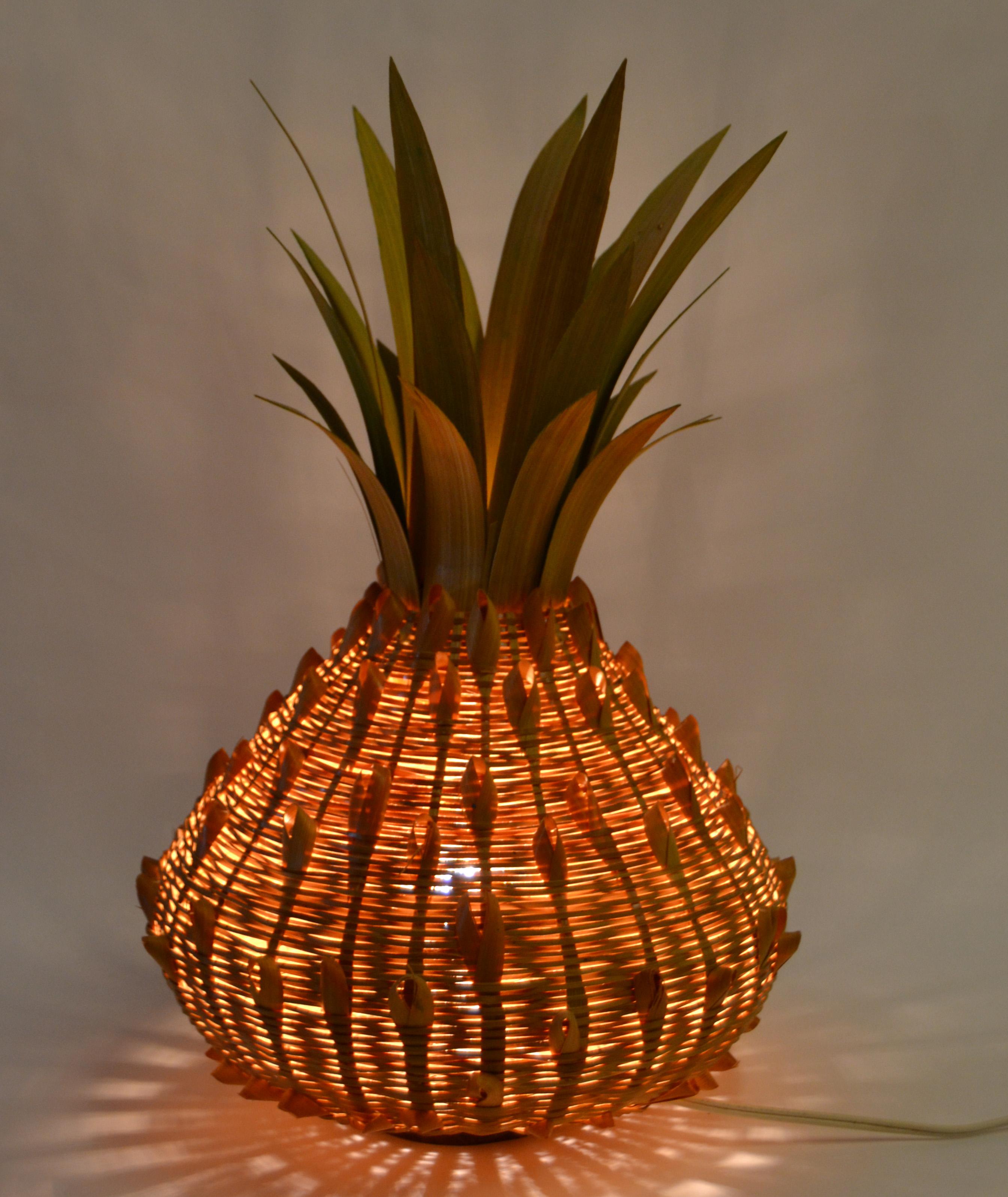 1960 Bohemian Handmade Rattan Cane Wood Pineapple Tischlampe Mid-Century Modern (Gehstock) im Angebot