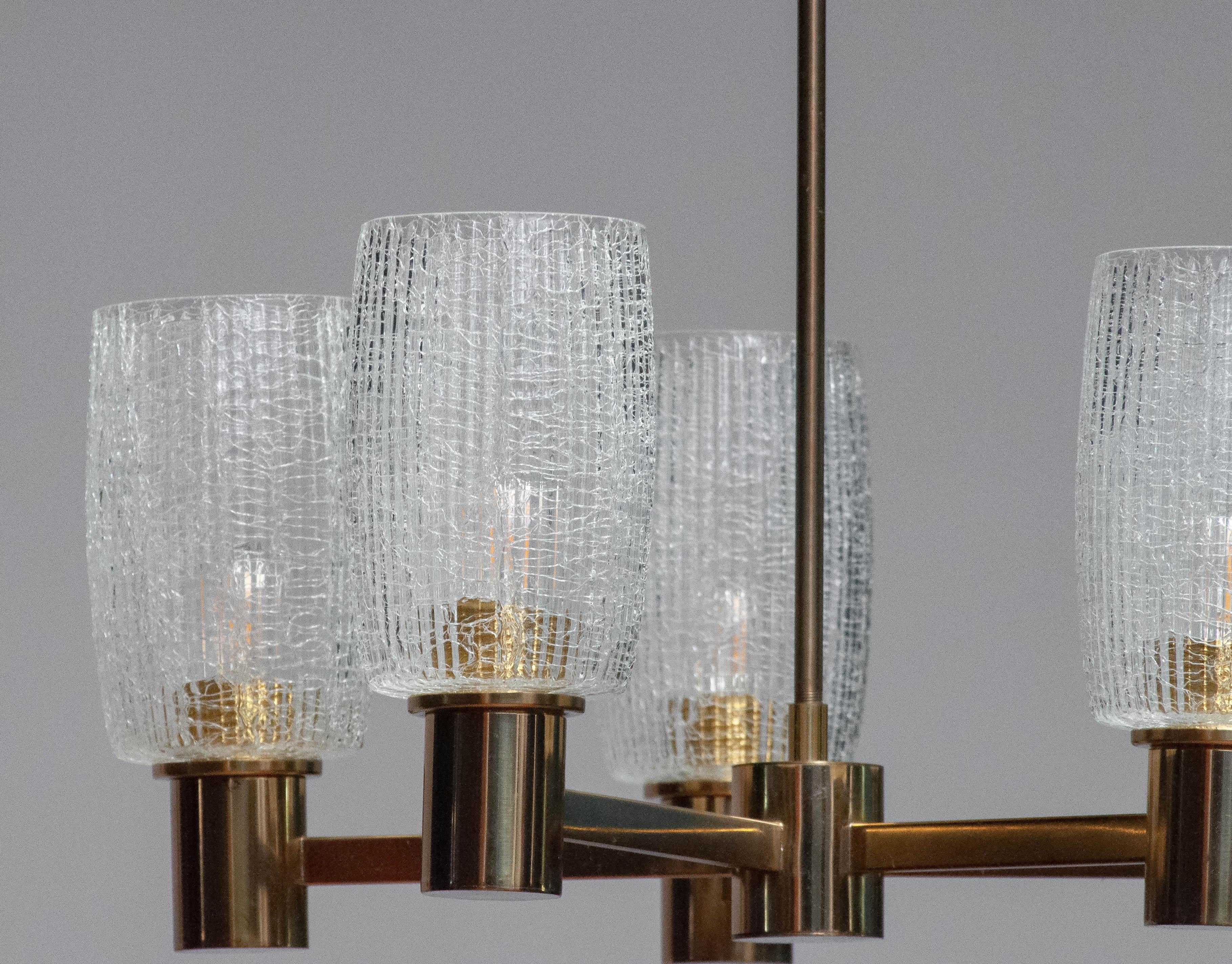 1960 Brass Chandelier With Five Large Clear Crackled Glass Vases By Doria In Good Condition For Sale In Silvolde, Gelderland
