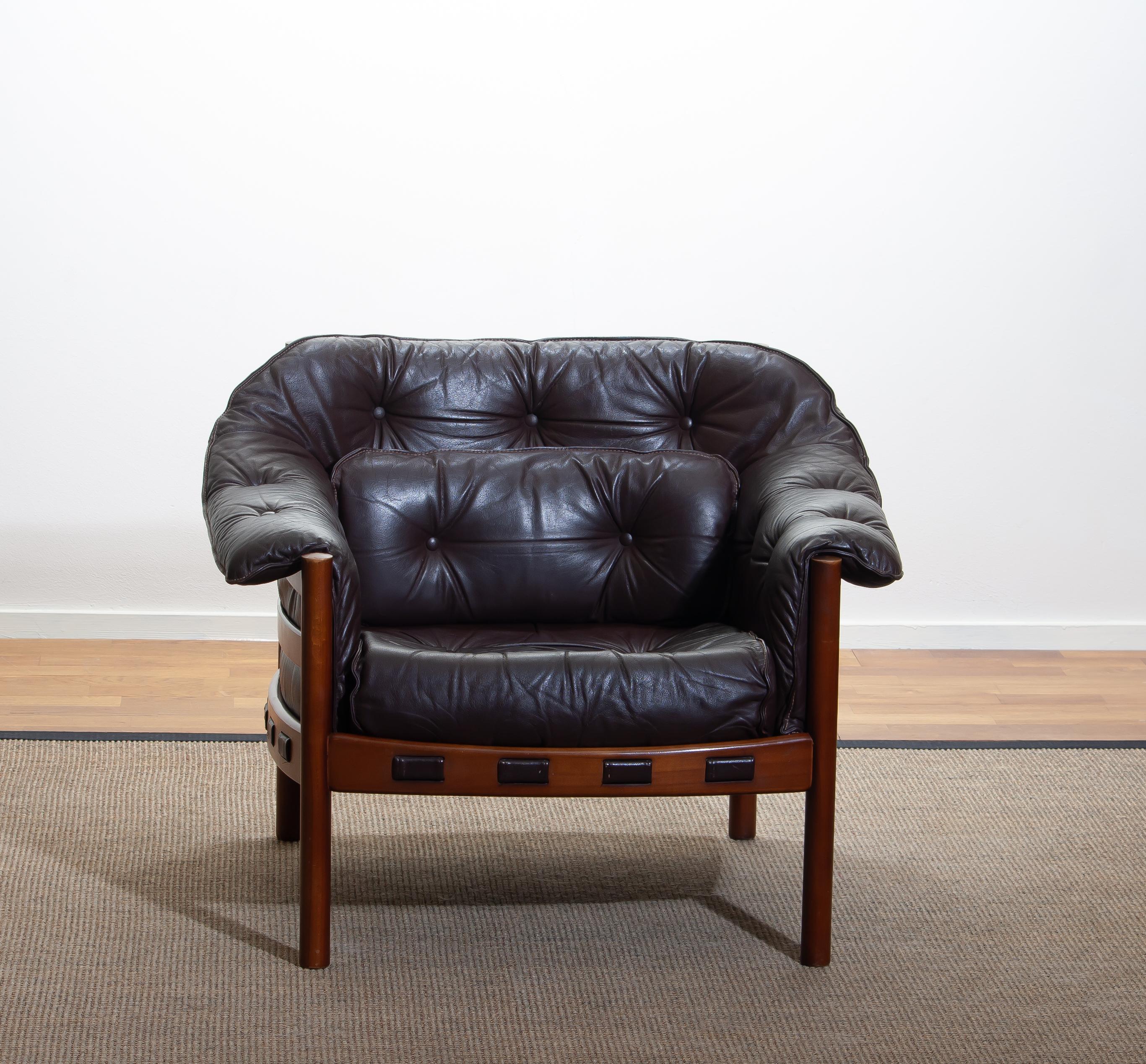 1960s brown leather lounge chair with designed by Arne Norell for Coja Sweden.
This lounge chair is in, overall, good condition.
  