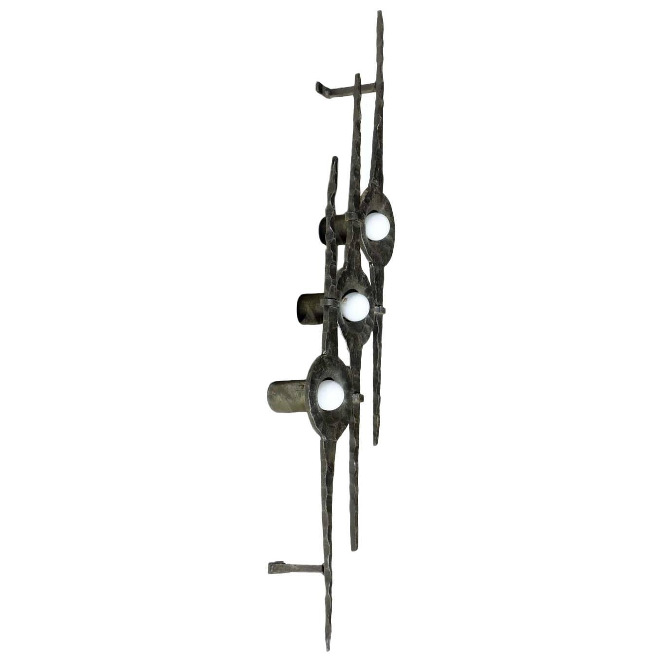 1960 Arte Brutalista Diseño Escultura de Hierro Lámpara de Pared Aplique