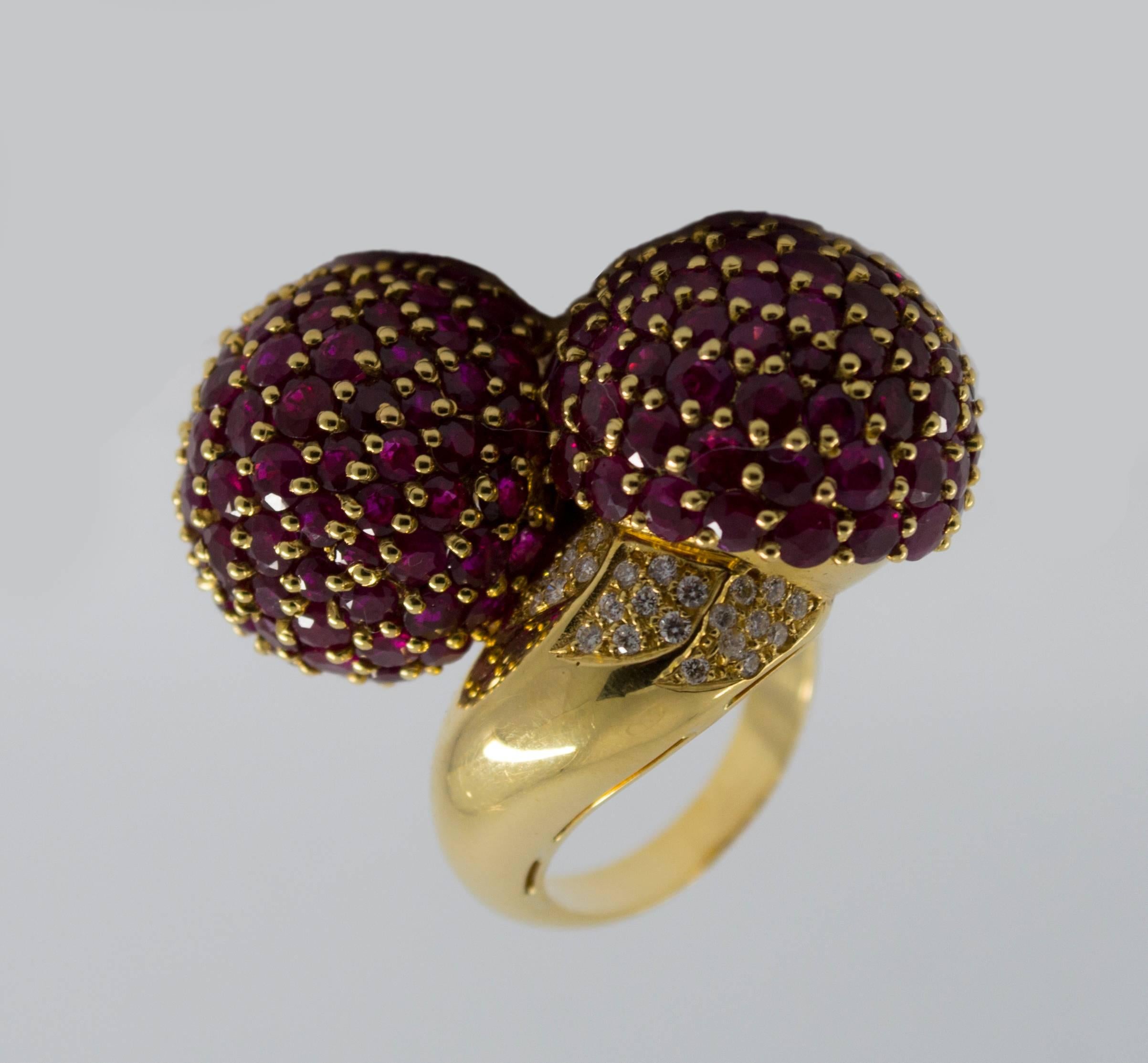 Women's or Men's 19.60 Carat Ruby White Diamond Yellow Gold Cocktail Ring