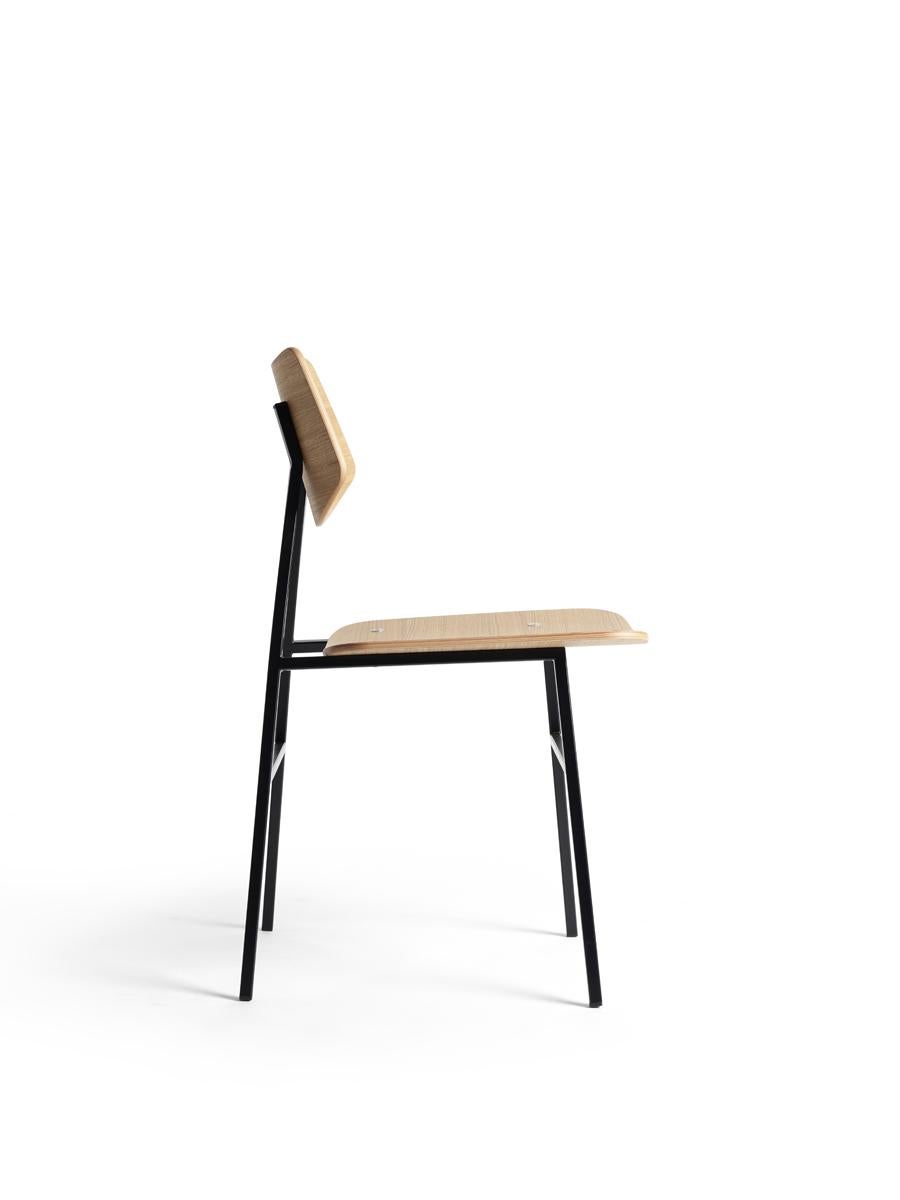 1960 Stuhl aus Eiche natur mit Metallgestell und Sperrholz, Mid-Century Modern-Stil (Moderne der Mitte des Jahrhunderts) im Angebot