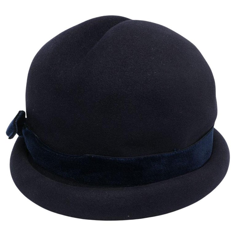 Zijn bekend ervaring radiator 1960 Chanel Haute Couture Navy Wool Hat For Sale at 1stDibs