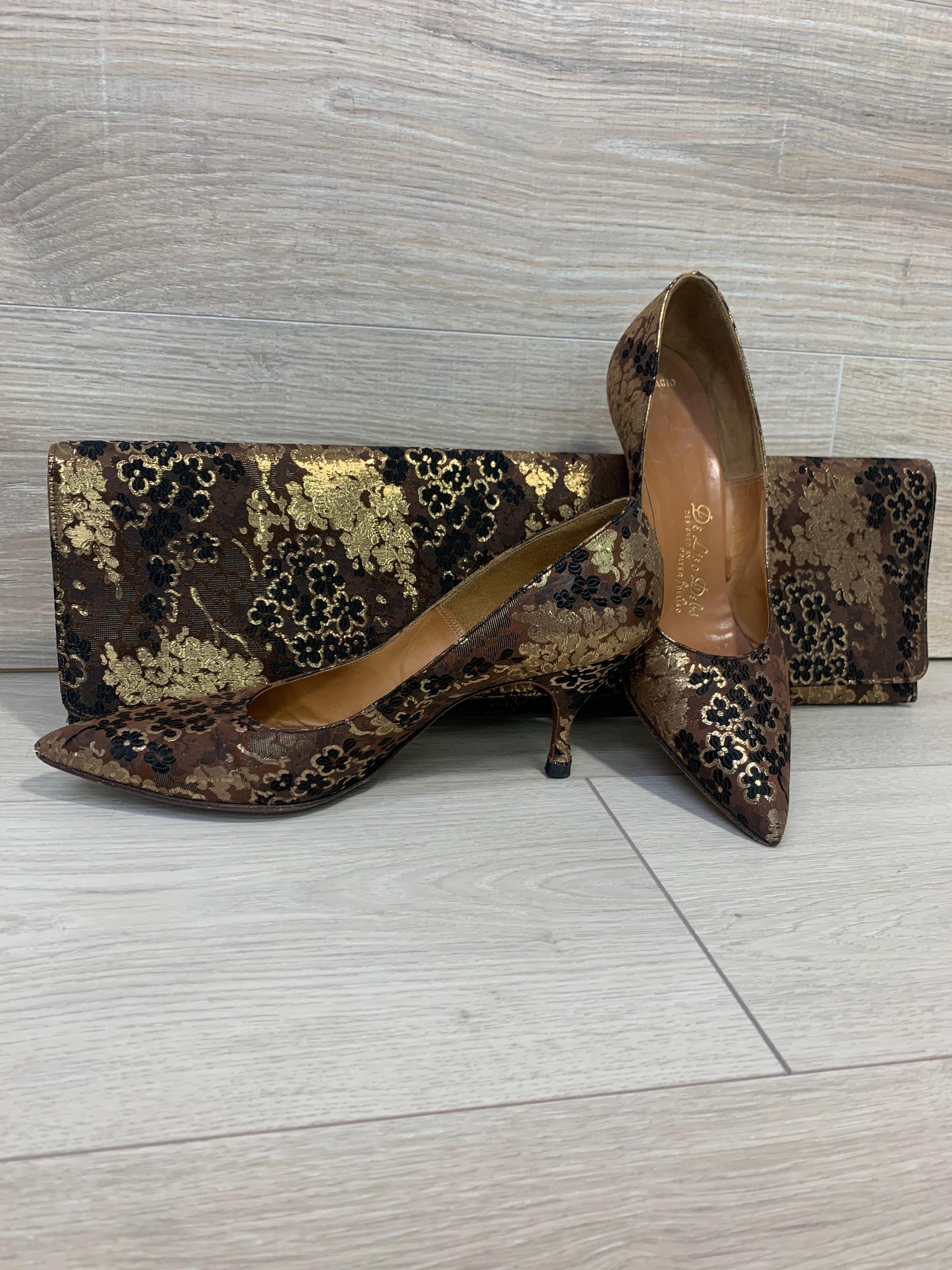 1960 DeLiso Debs Chocolate & Gold Silk Brocade Stiletto Heels and Dramatic Lennox Envelope Clutch: Classic pointed toe stilettos with matching extra-long clutch!  2 closures and a zippered pocket in clutch. Shoes are size 9AA. 