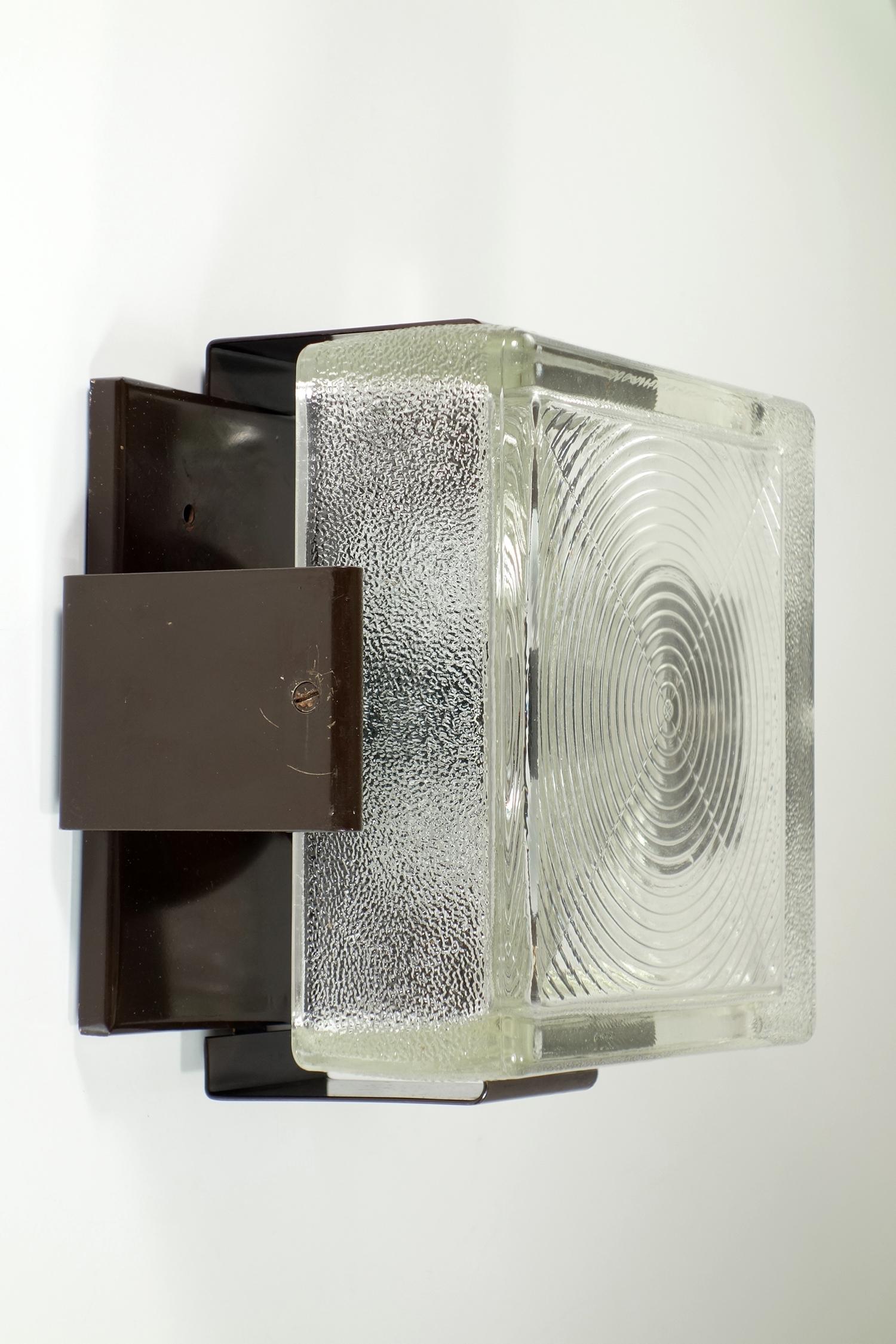 Lampe murale
Designer Claudio Dini
prod. Francesconi Enzo
Italie, 1960

Cadre en métal marron
Abat-jour en verre clair

Parfait état de fonctionnement
Verre en parfait état