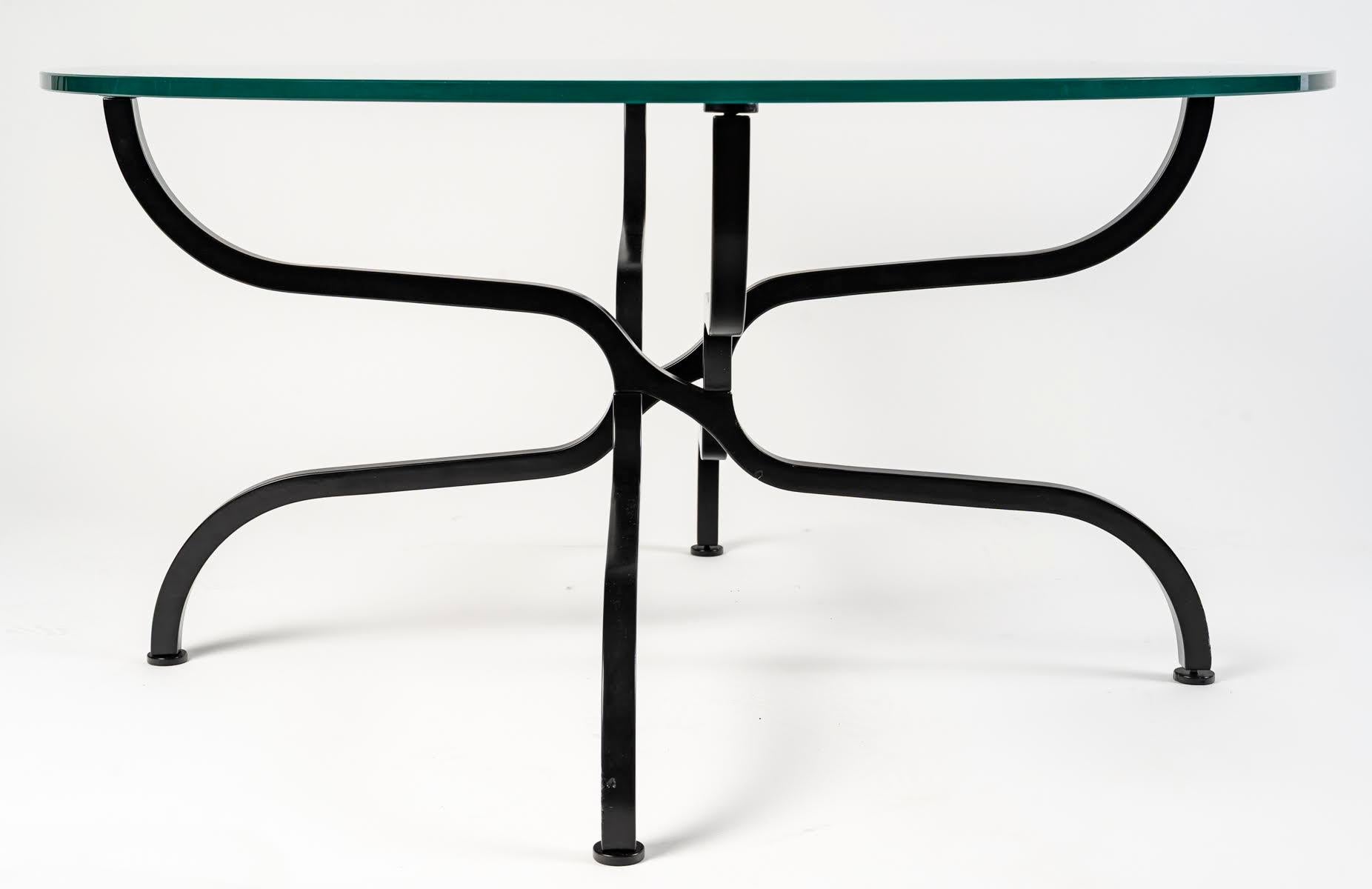 Coffee table 1960 by Georges Geffroy

Composed of a satin black lacquered metal base with a square section formed by four flared legs resting on the floor and then forming very ingenious and beautiful volutes intertwining on the first third under