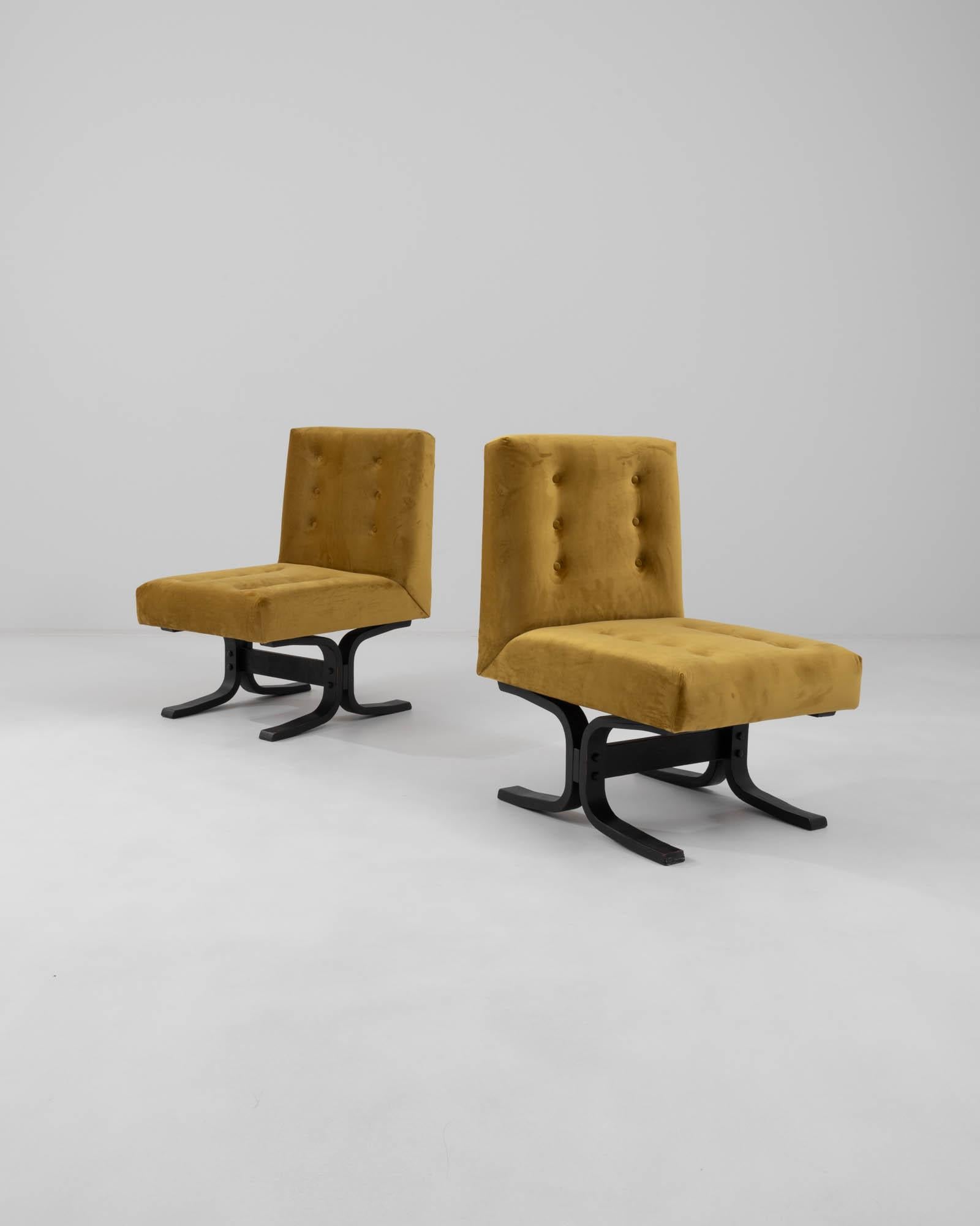Mid-Century Modern 1960 Czechia Chairs Upholstered Chairs by Ludvik Volak, Set of 2 en vente