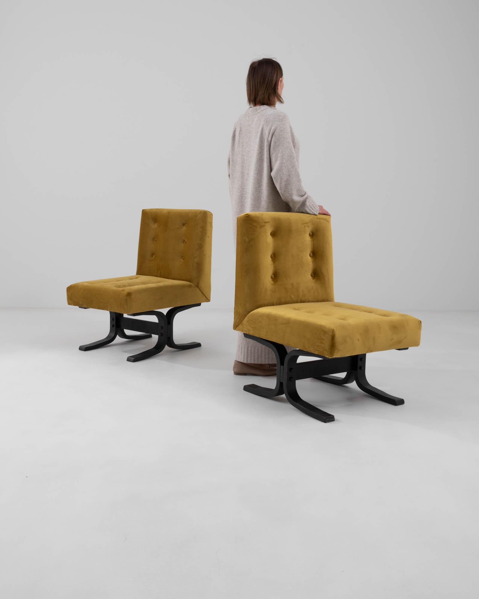 Tchèque 1960 Czechia Chairs Upholstered Chairs by Ludvik Volak, Set of 2 en vente