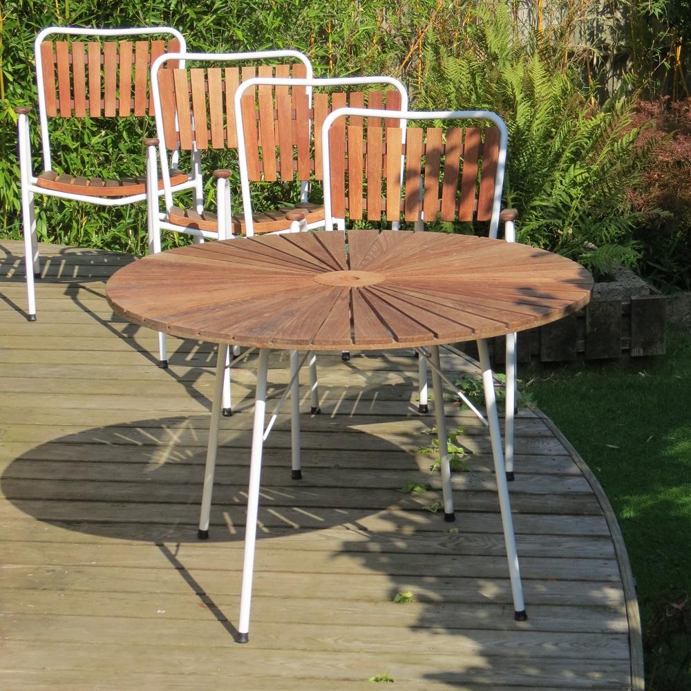 Danish garden set comprising a folding garden table and set of 4 garden chairs by Daneline, Denmark. Made from painted steel tube frames and teak slatted seats and backrest. The table legs fold easily away and the chairs stack for ease of