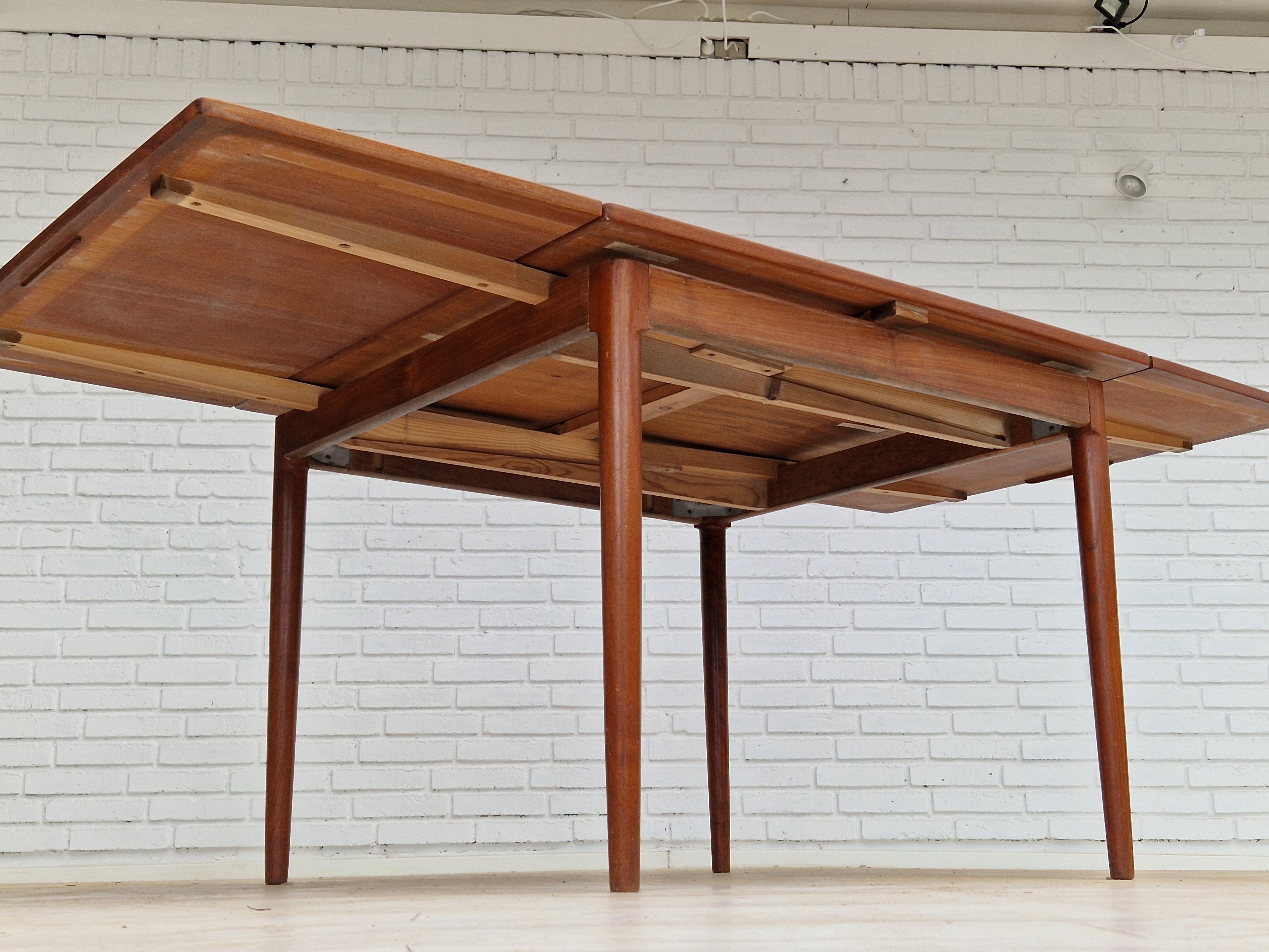 1960, Danish design, unfolded dining table, teak wood. In Good Condition In Tarm, 82