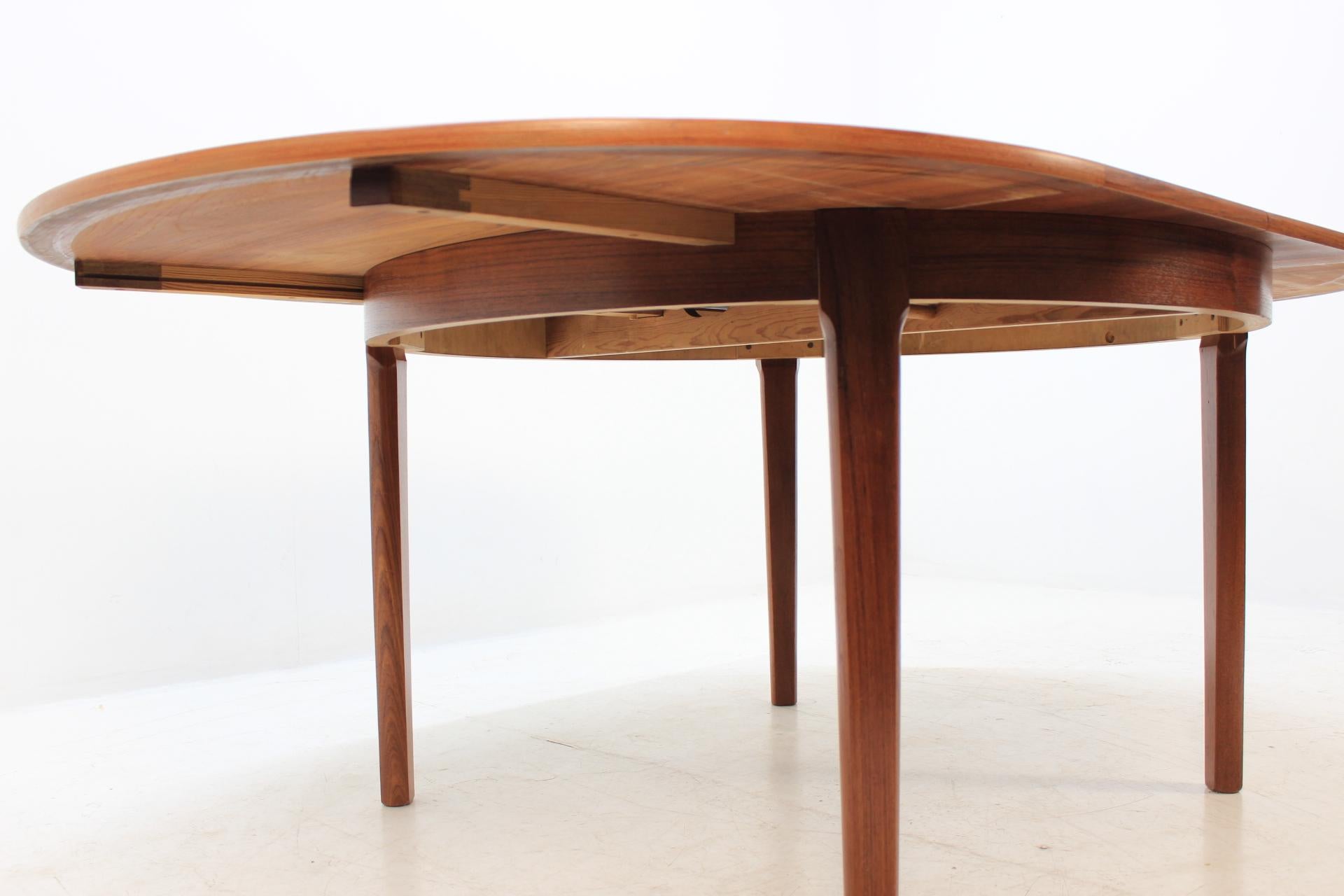 1960 Danish Round Extendable Dining Table 3