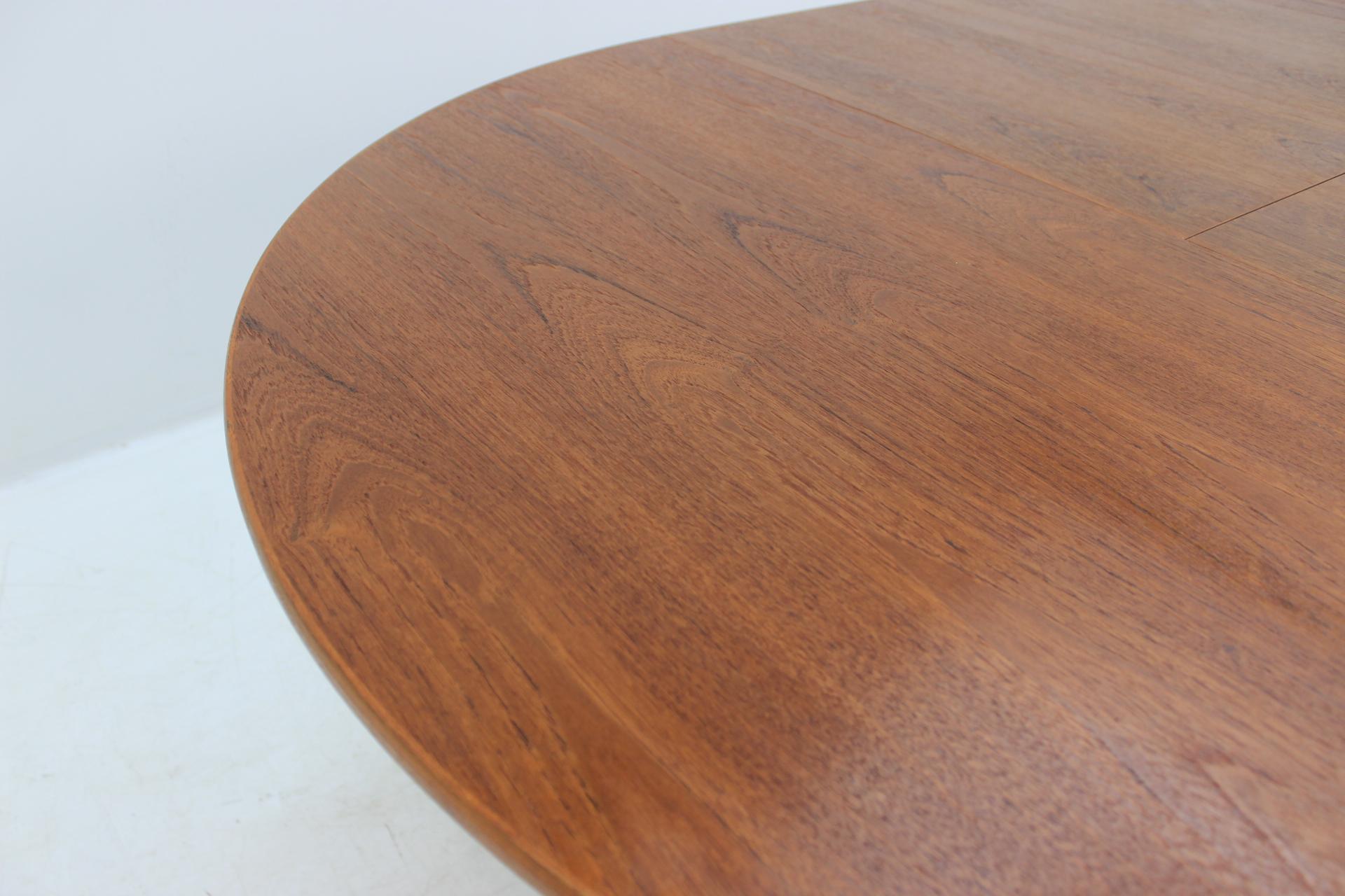 1960 Danish Round Extendable Dining Table 4