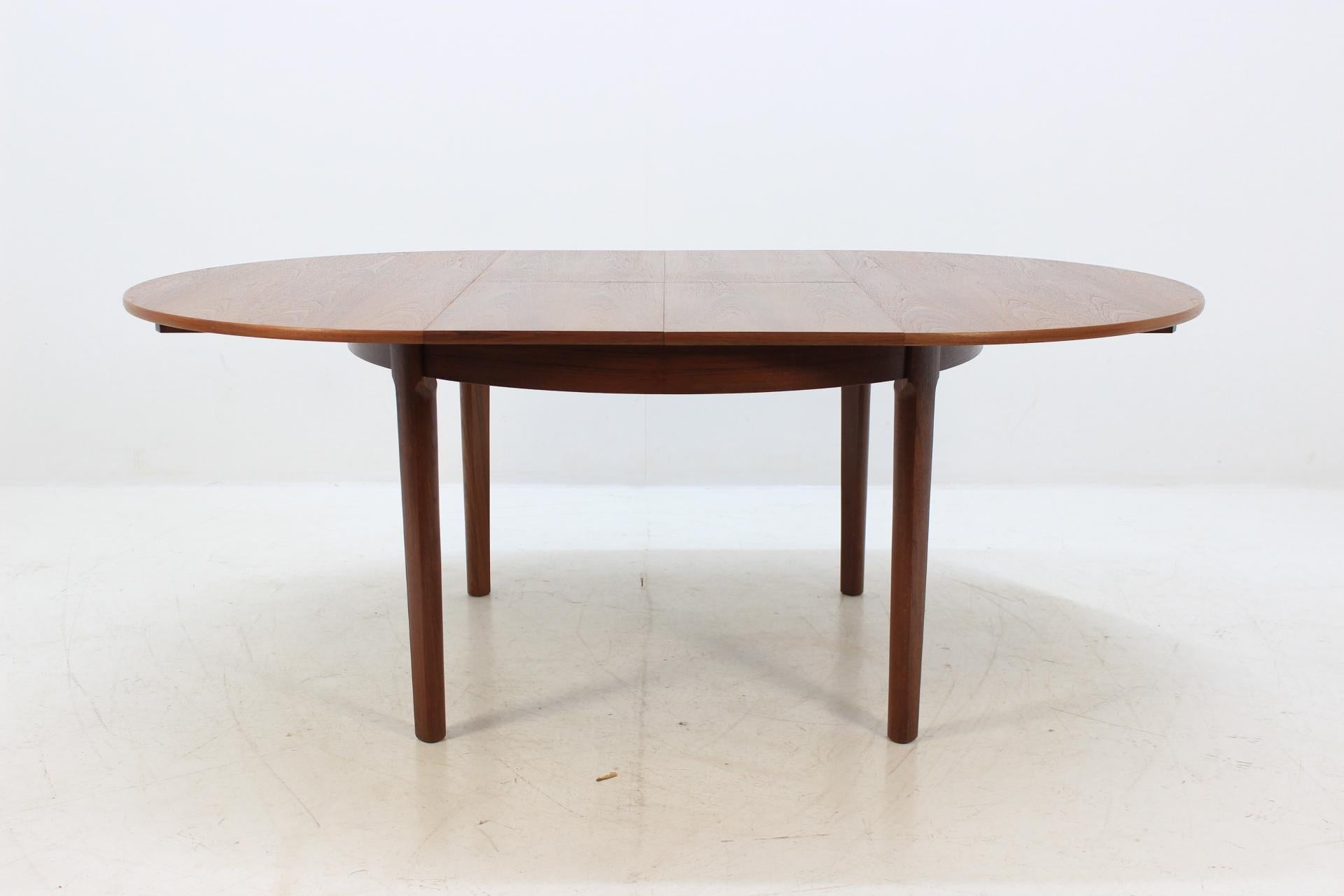 1960 Danish Round Extendable Dining Table 1