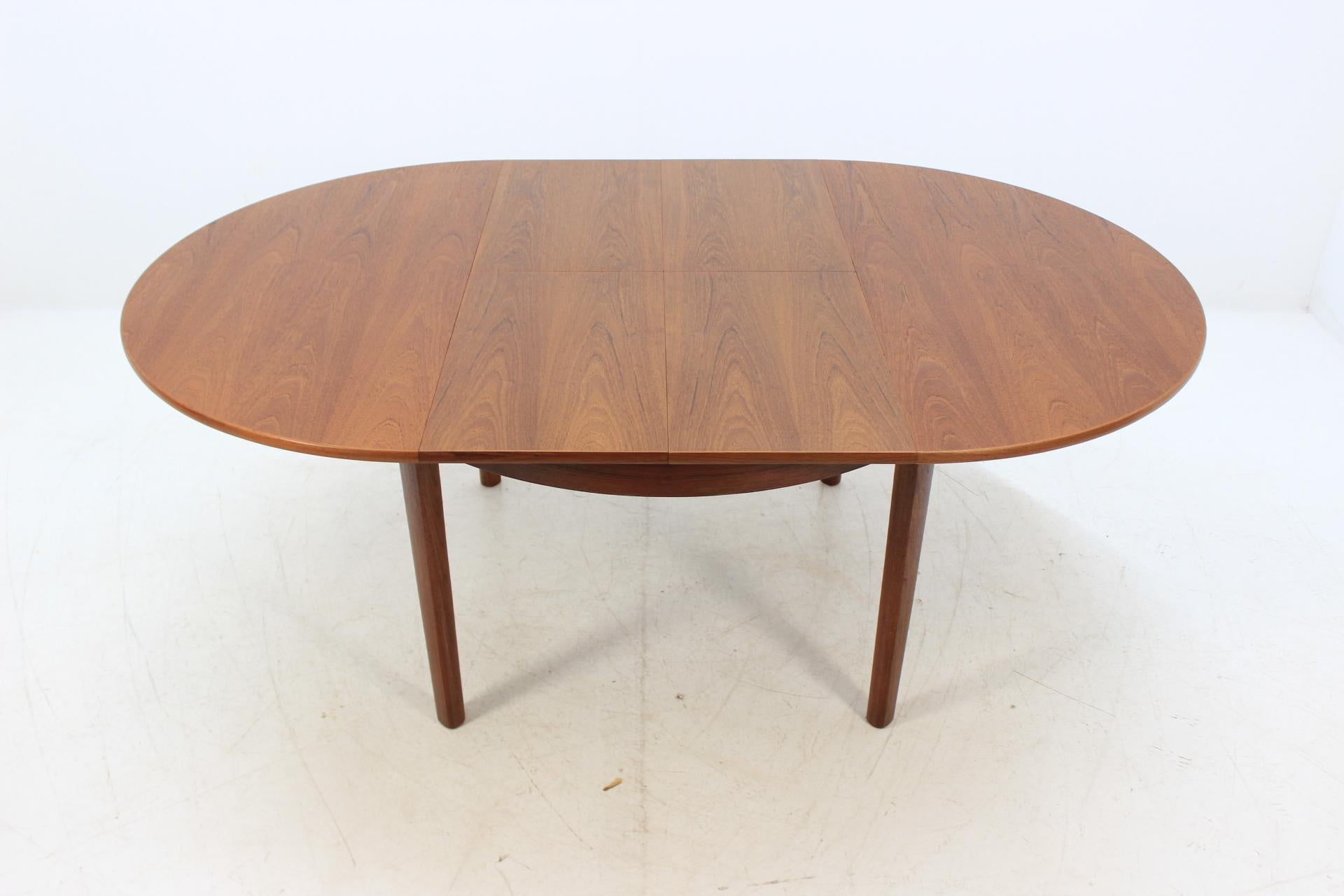 1960 Danish Round Extendable Dining Table 2
