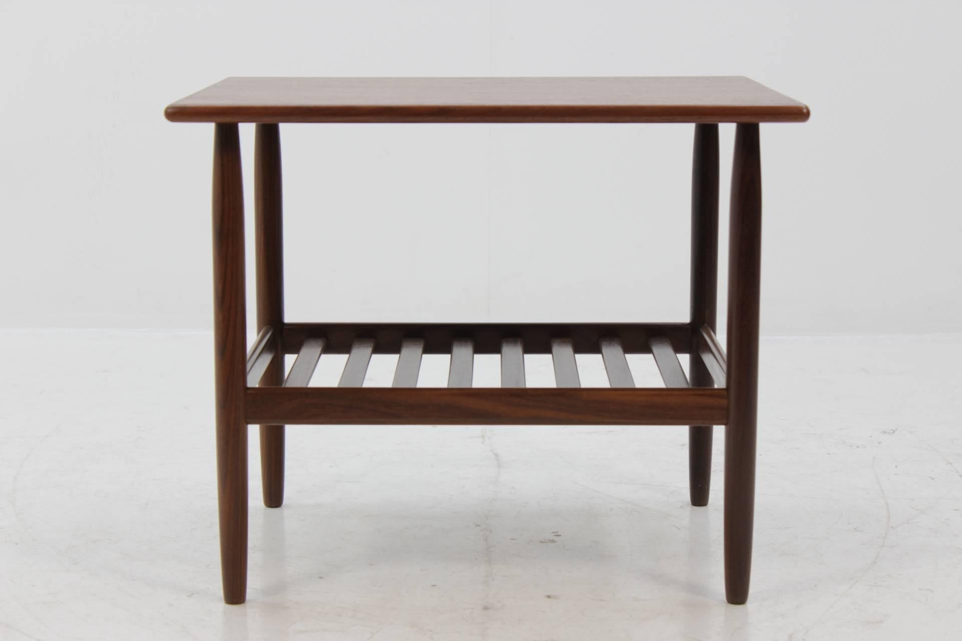 Produced in Denmark and made of solid teak wood and veneer.
Item was carefully refurbished.