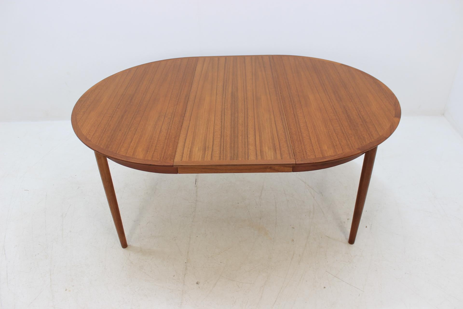 1960 Danish Teak Extendable Table, Denmark 4