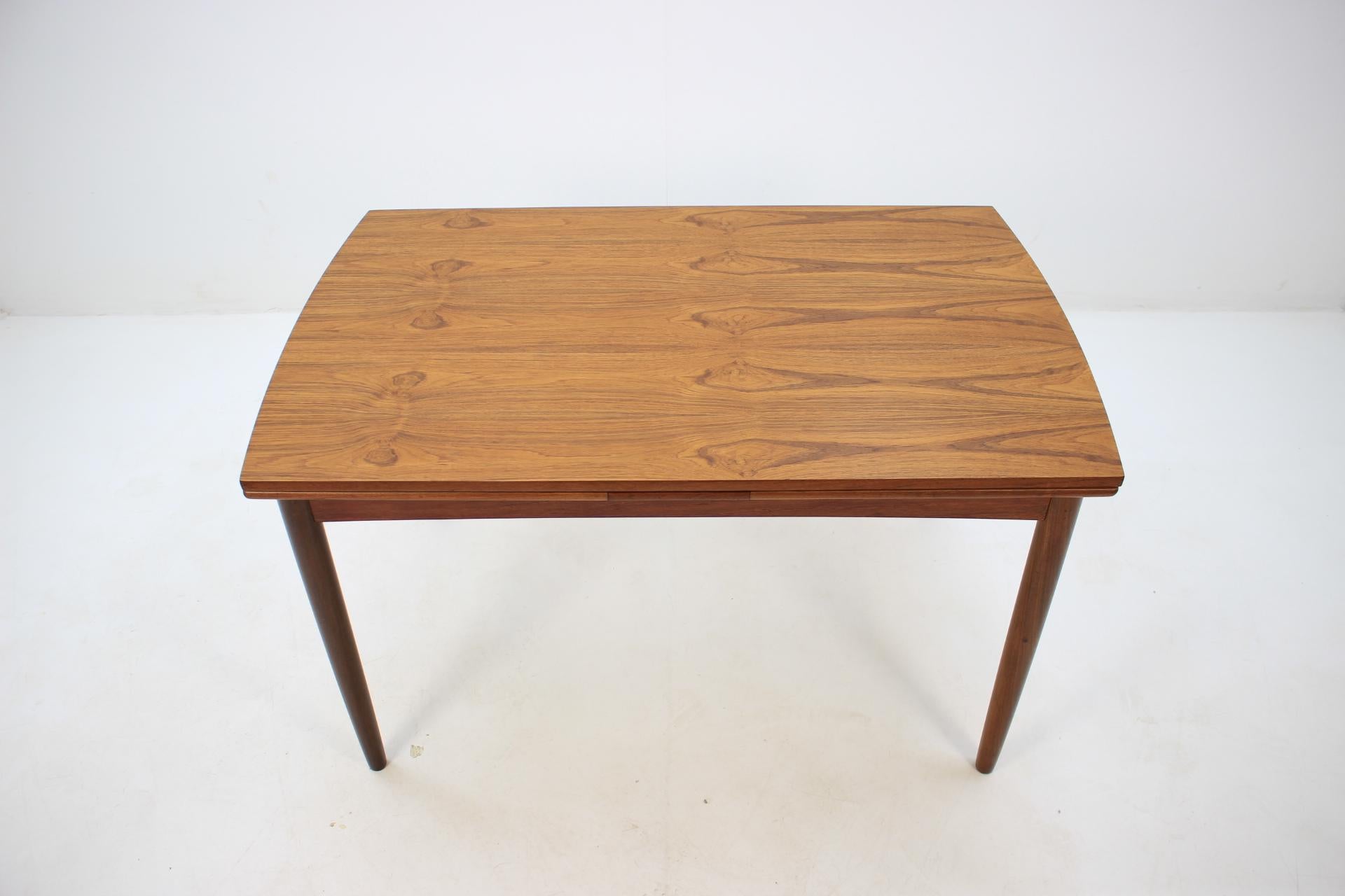 This table is made of teakwood. Can be extended up to 235 cm.This item was carefully restored.