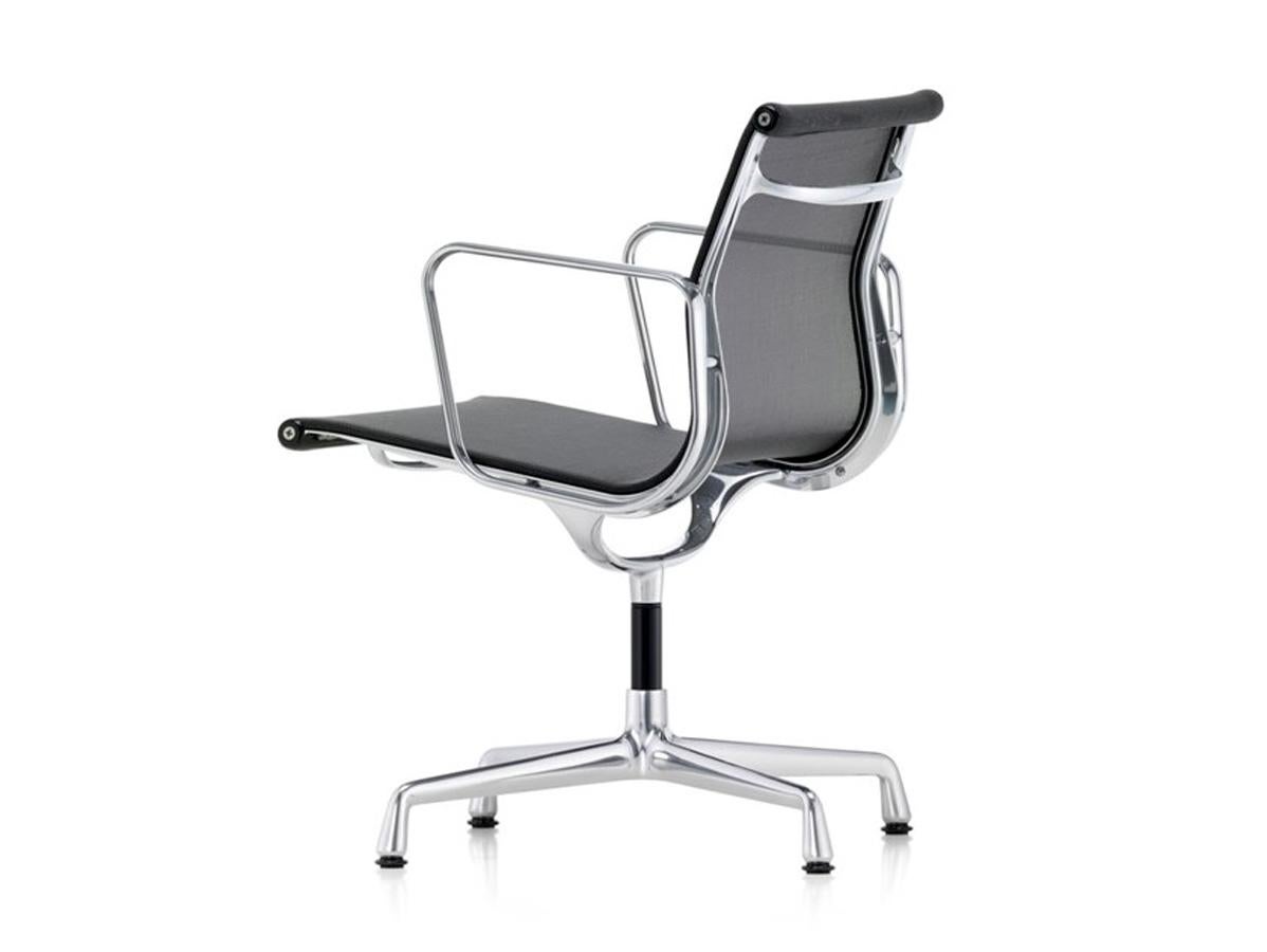 Chrome aluminum frame
Black netweave seat
Excellent condition.