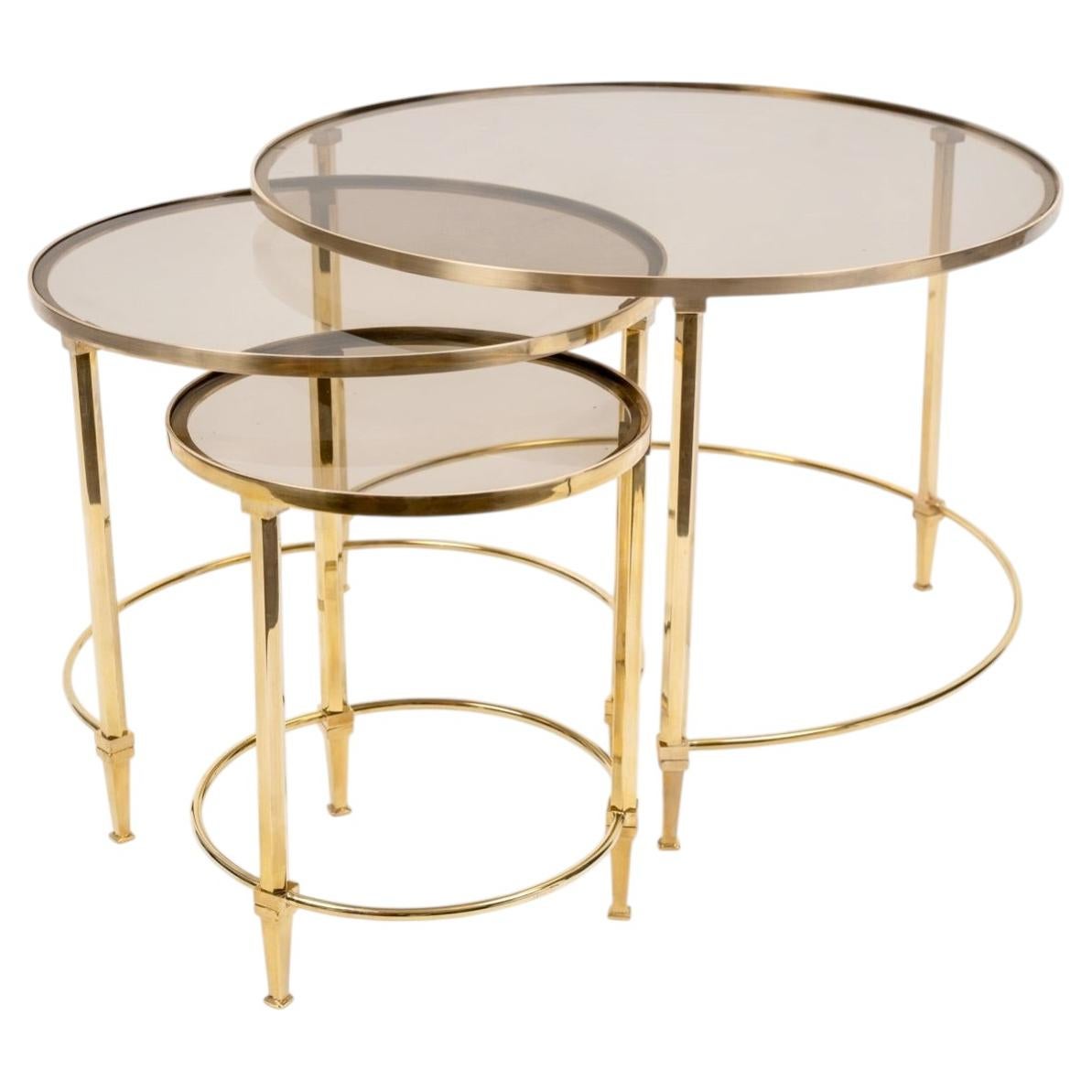1960 : élégant ensemble de 3 tables gigognes signé Maison Jansen en vente