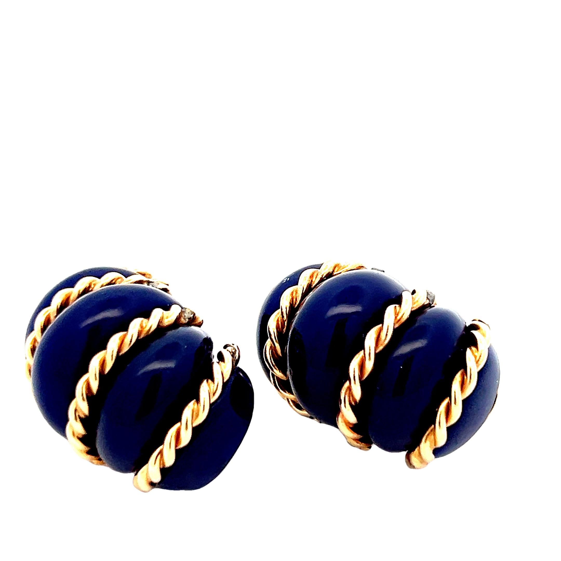 Orecchini a clip a coste in oro 14K e agata blu di proprietà del 1960 In condizioni ottime in vendita a Miami, FL