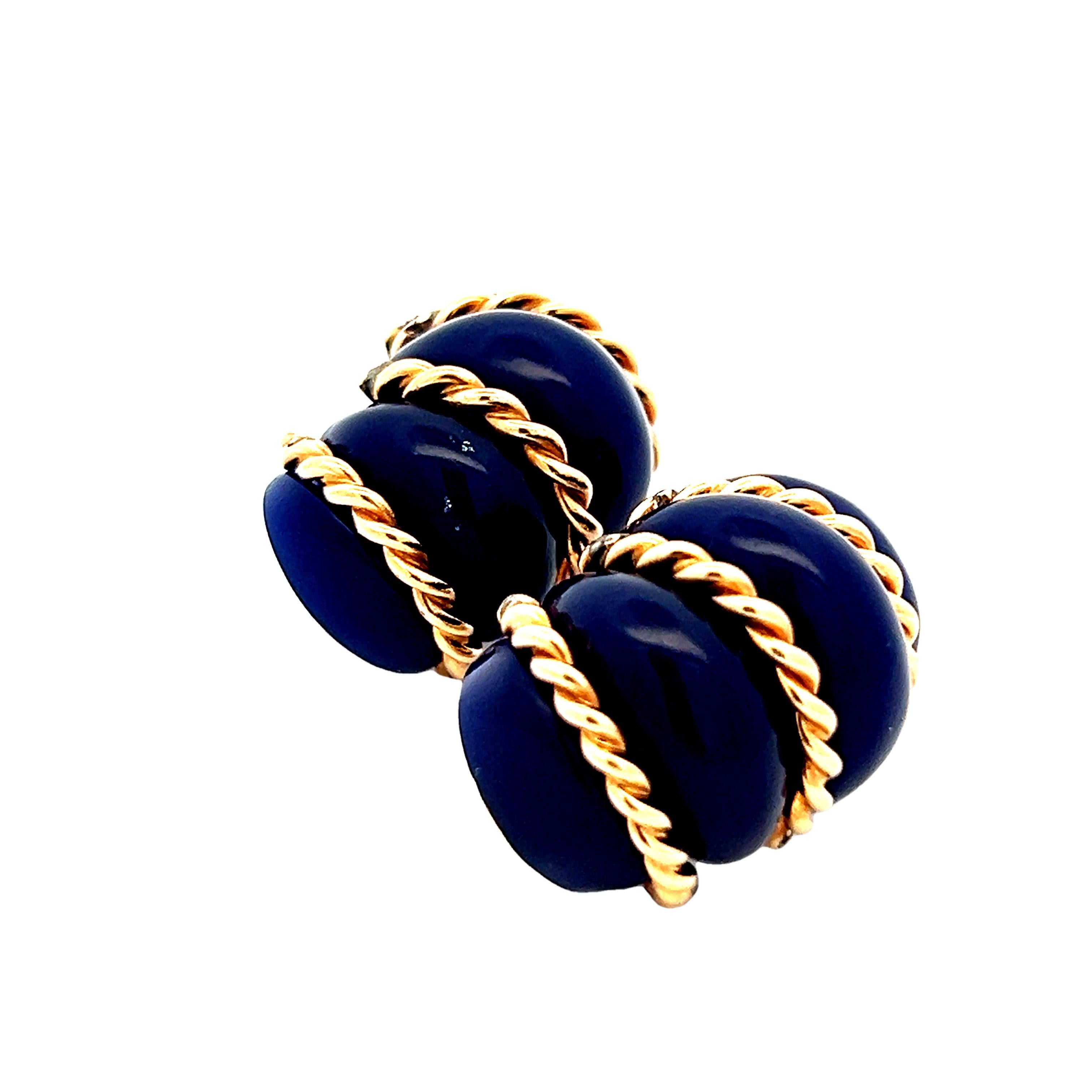 Orecchini a clip a coste in oro 14K e agata blu di proprietà del 1960 in vendita 2